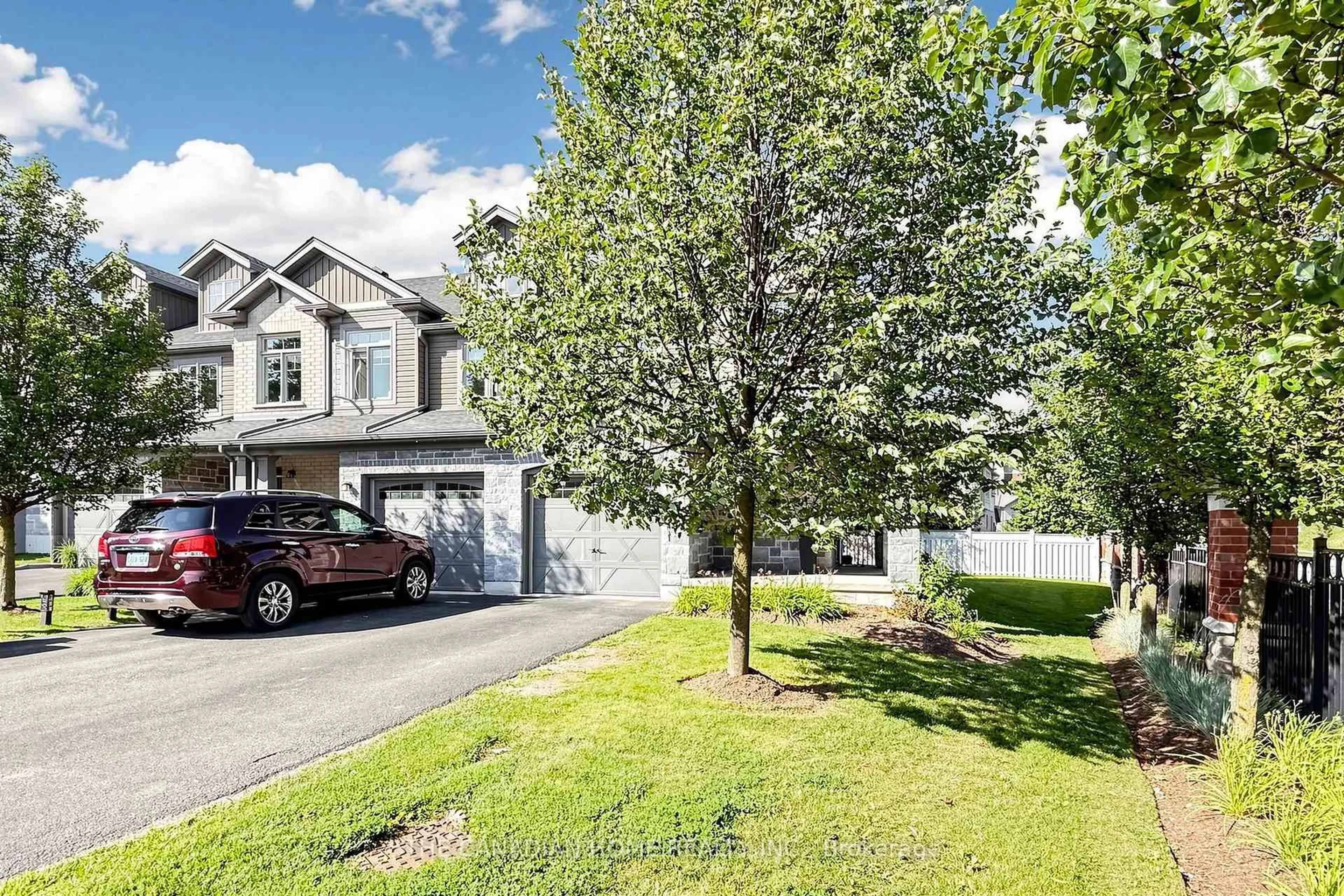 A pic from outside/outdoor area/front of a property/back of a property/a pic from drone, street for 51 Arlington Cres, Guelph Ontario N1L 0K9