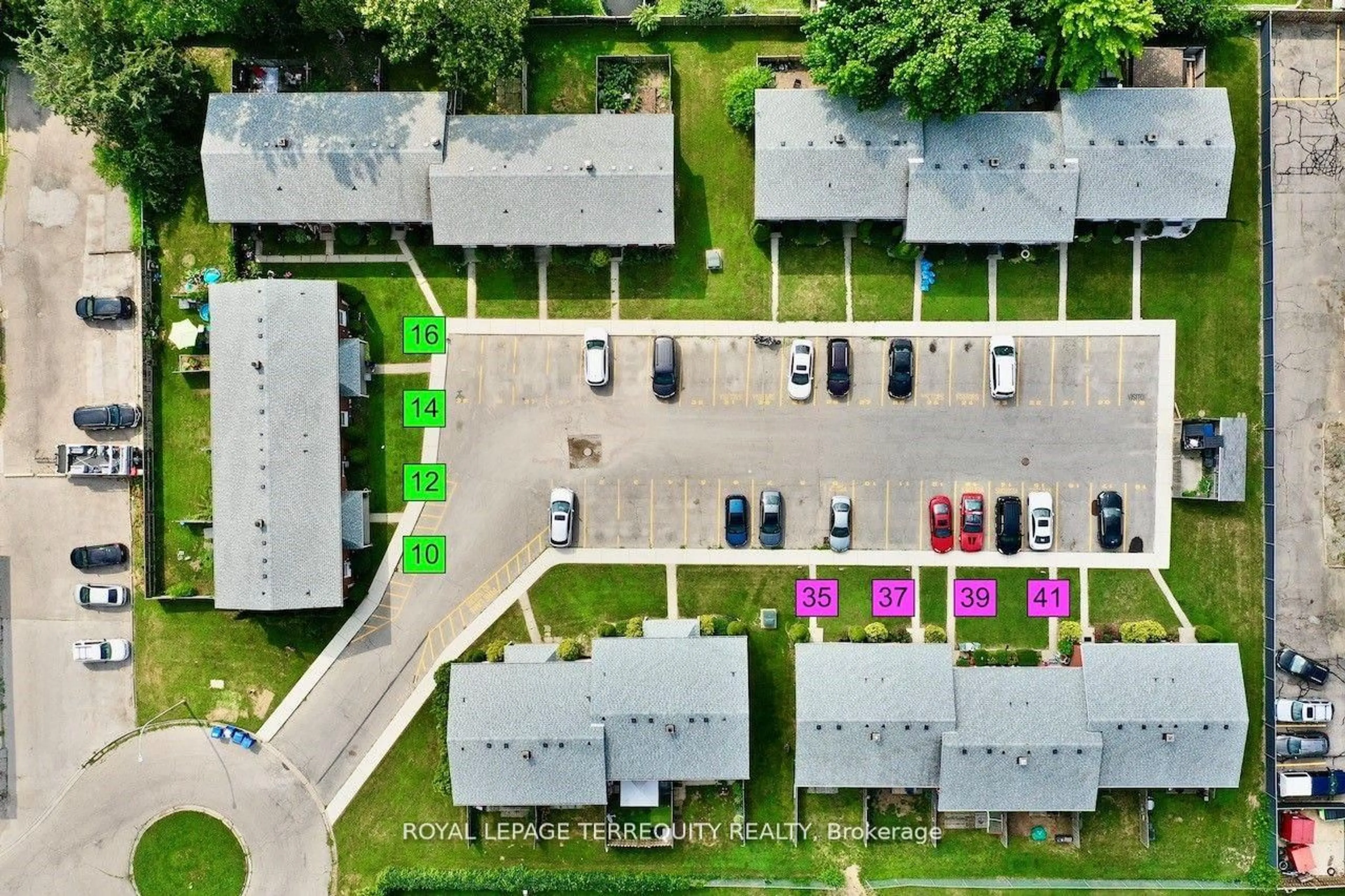 A pic from outside/outdoor area/front of a property/back of a property/a pic from drone, street for 10 Orchard Pl, Chatham-Kent Ontario N7M 1A6