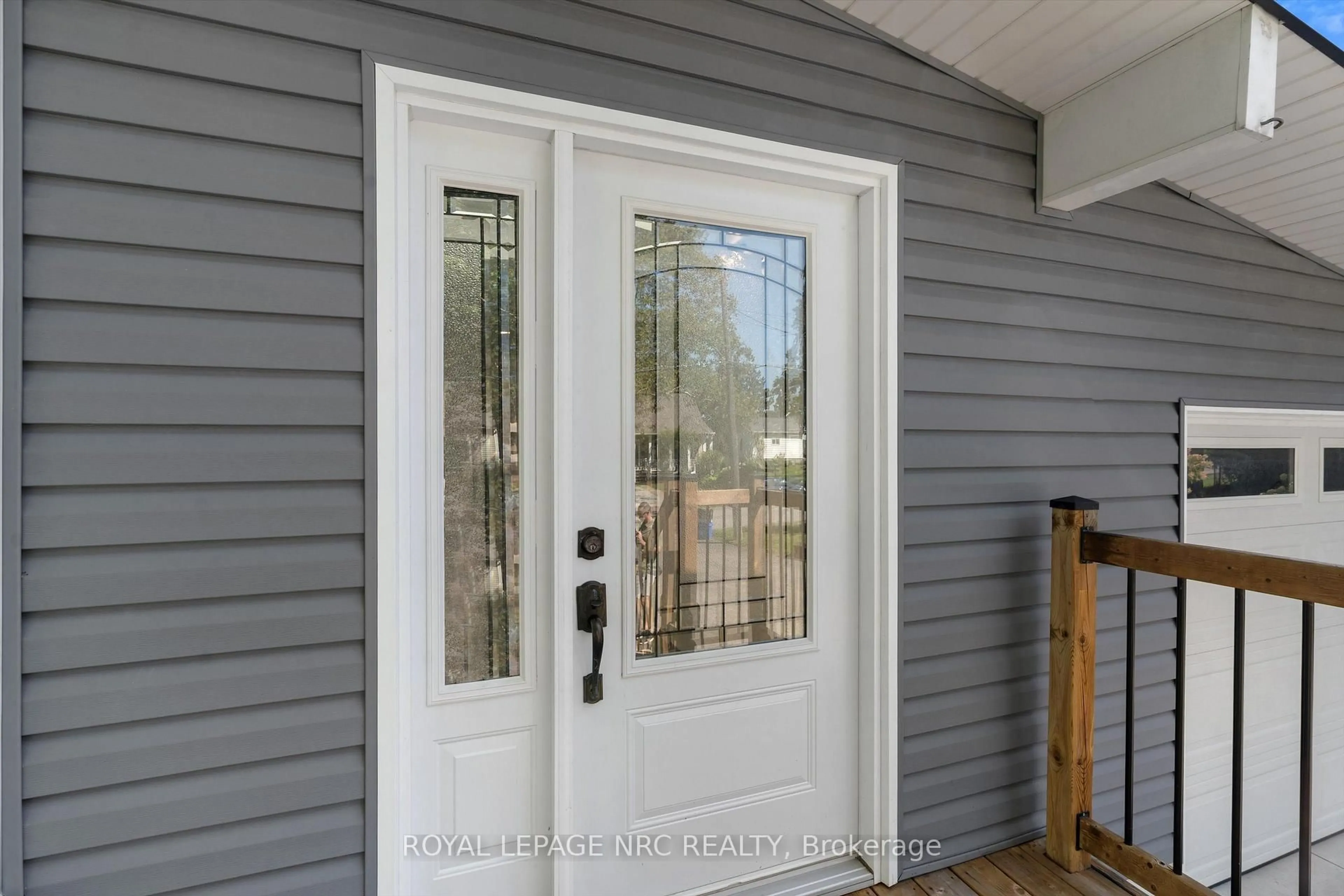 Indoor entryway for 64 Welland St, Thorold Ontario L2V 2C1