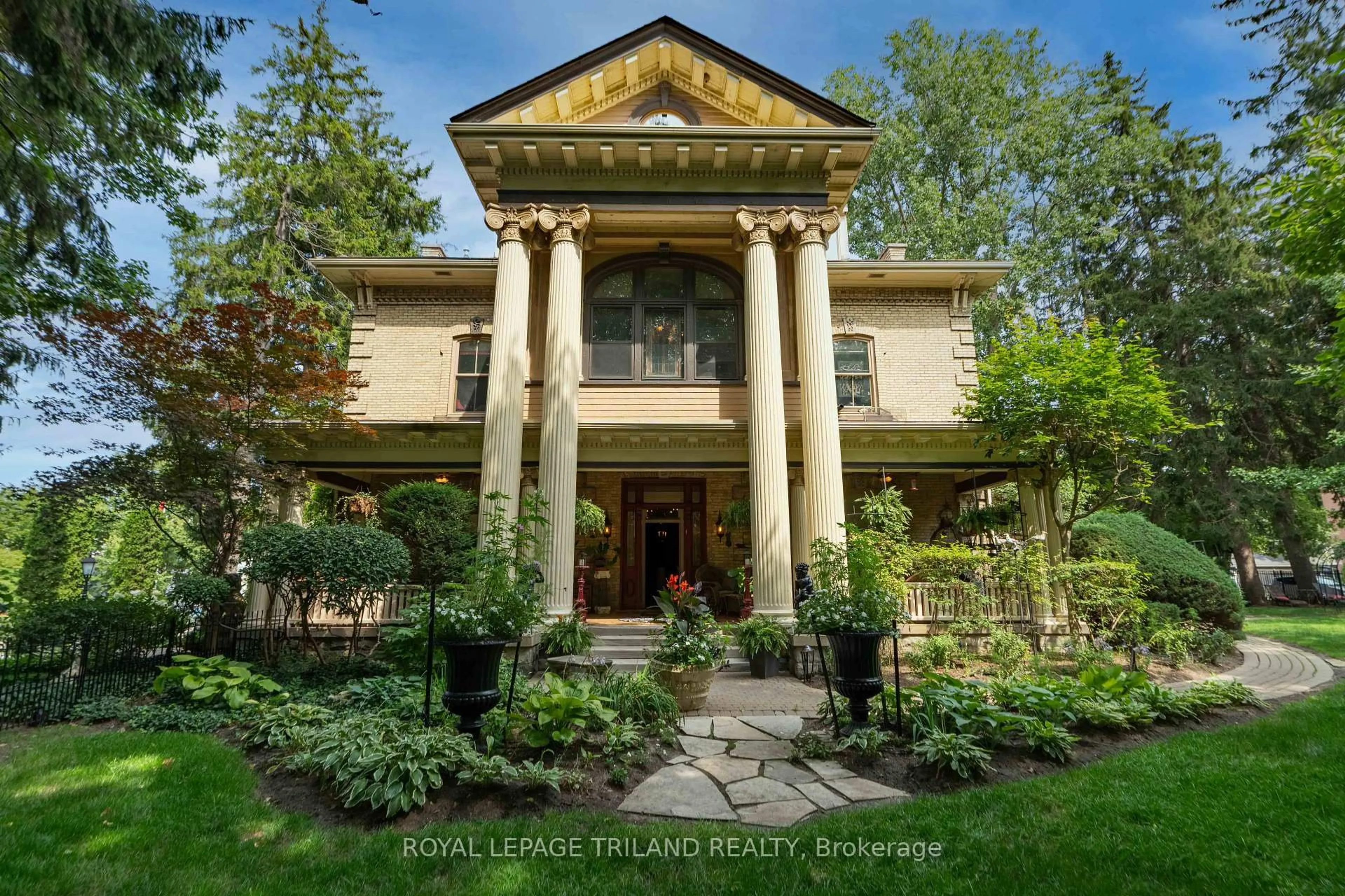 Indoor foyer for 90 Central Ave #3, London East Ontario N6A 1M4