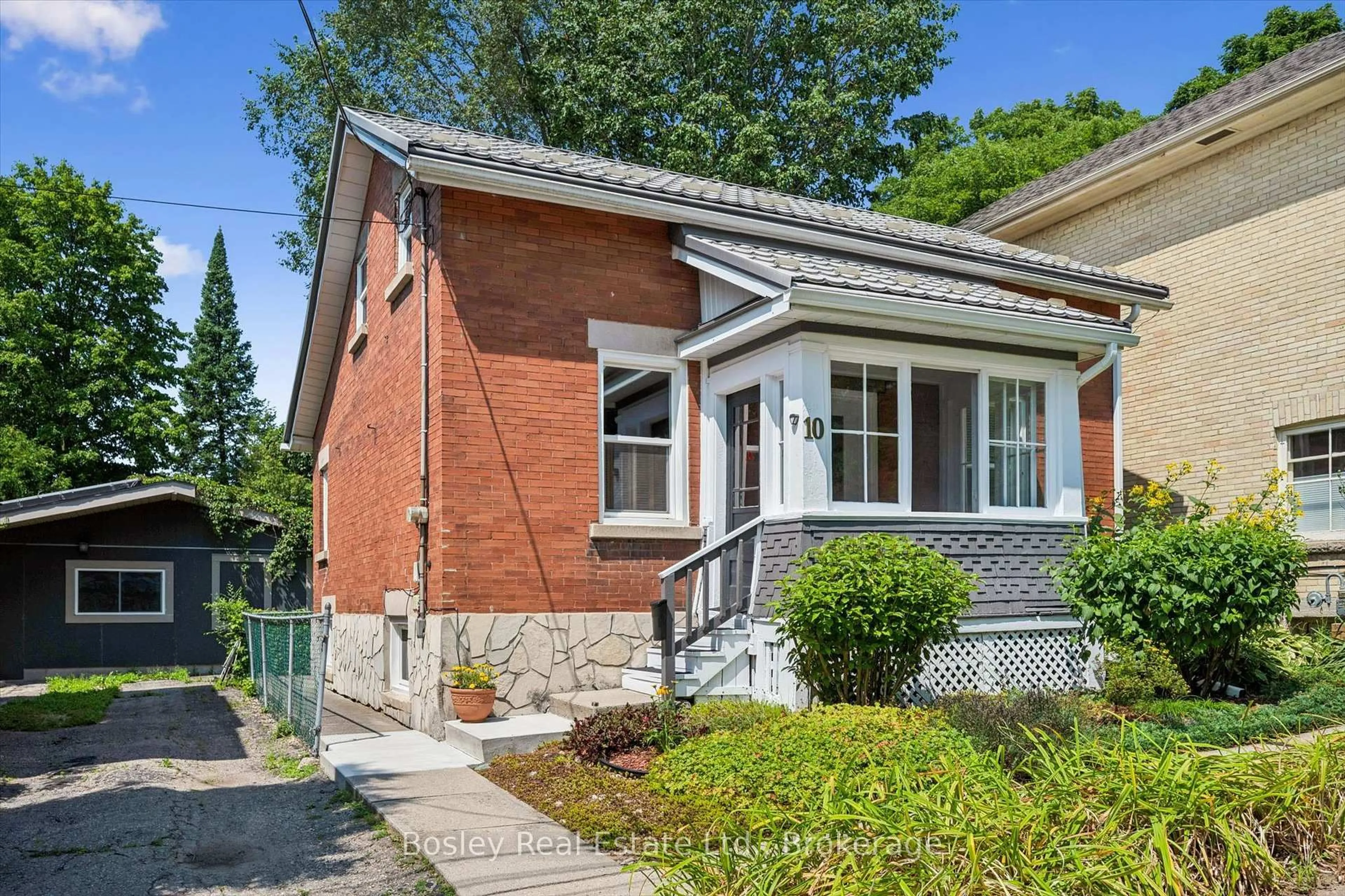 Home with brick exterior material, street for 10 Pearl St, Guelph Ontario N1E 2E3