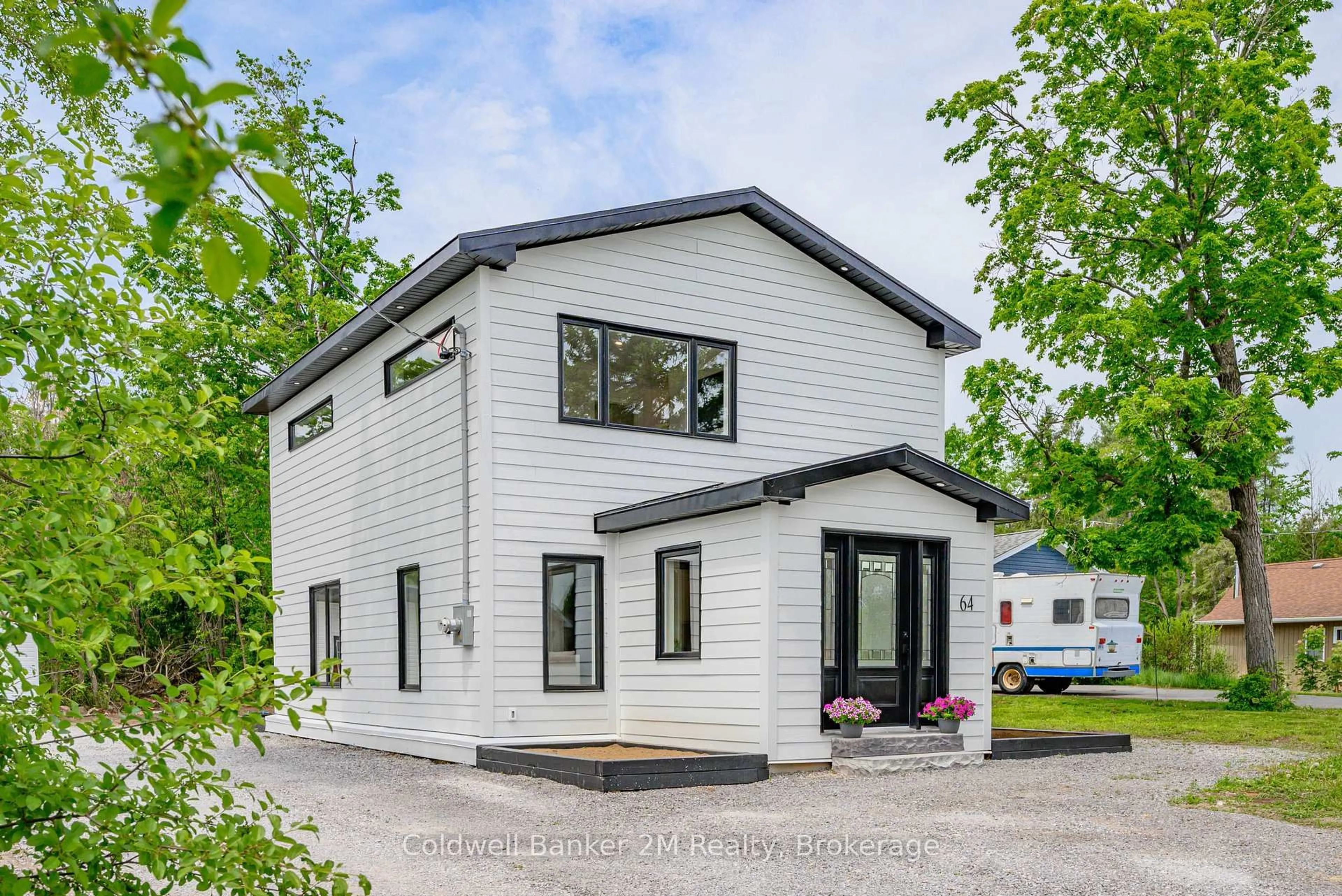 Home with vinyl exterior material, unknown for 64 Head St, Kawartha Lakes Ontario K0M 1A0