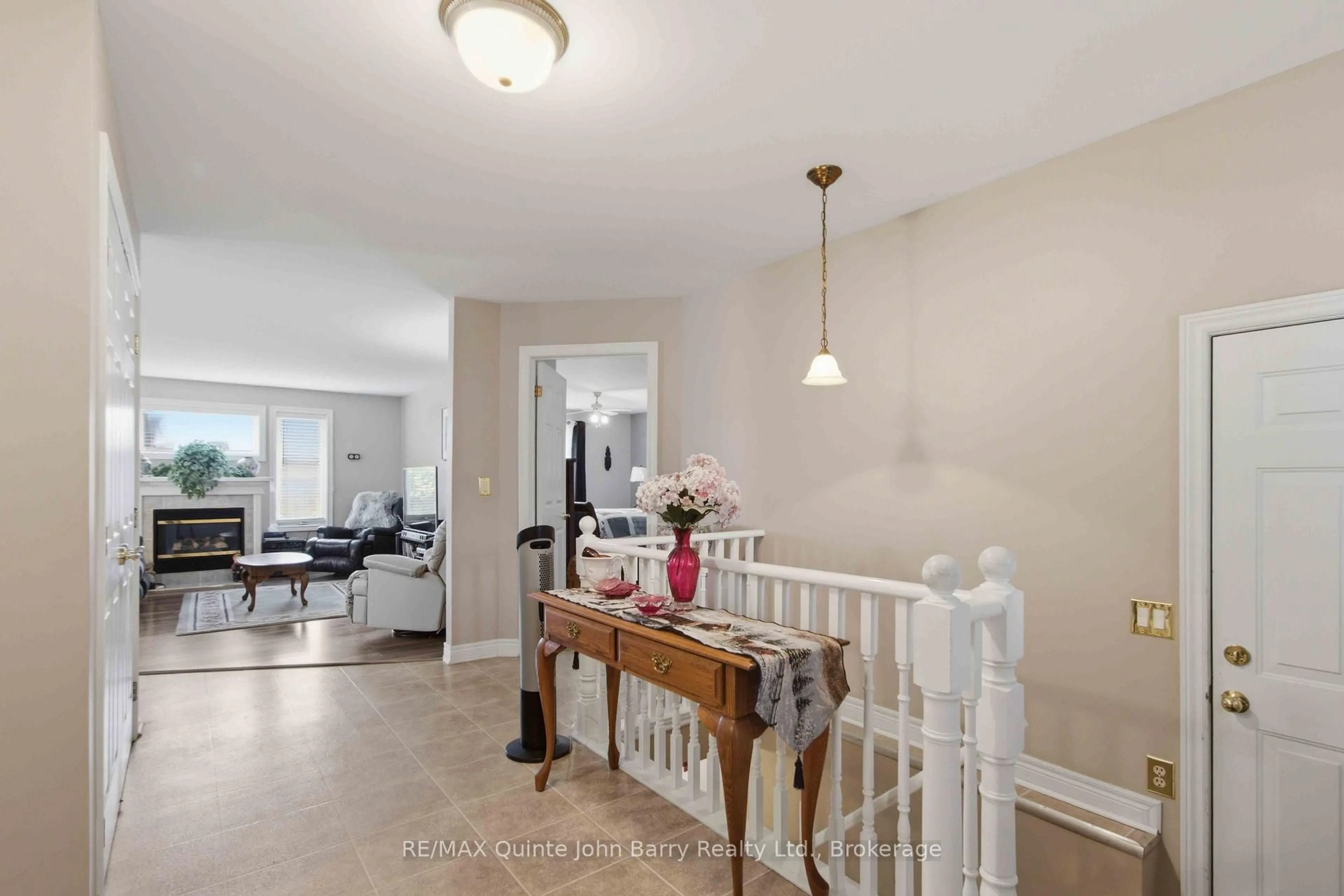 Indoor entryway for 103 Mills Rd, Brighton Ontario K0K 1H0