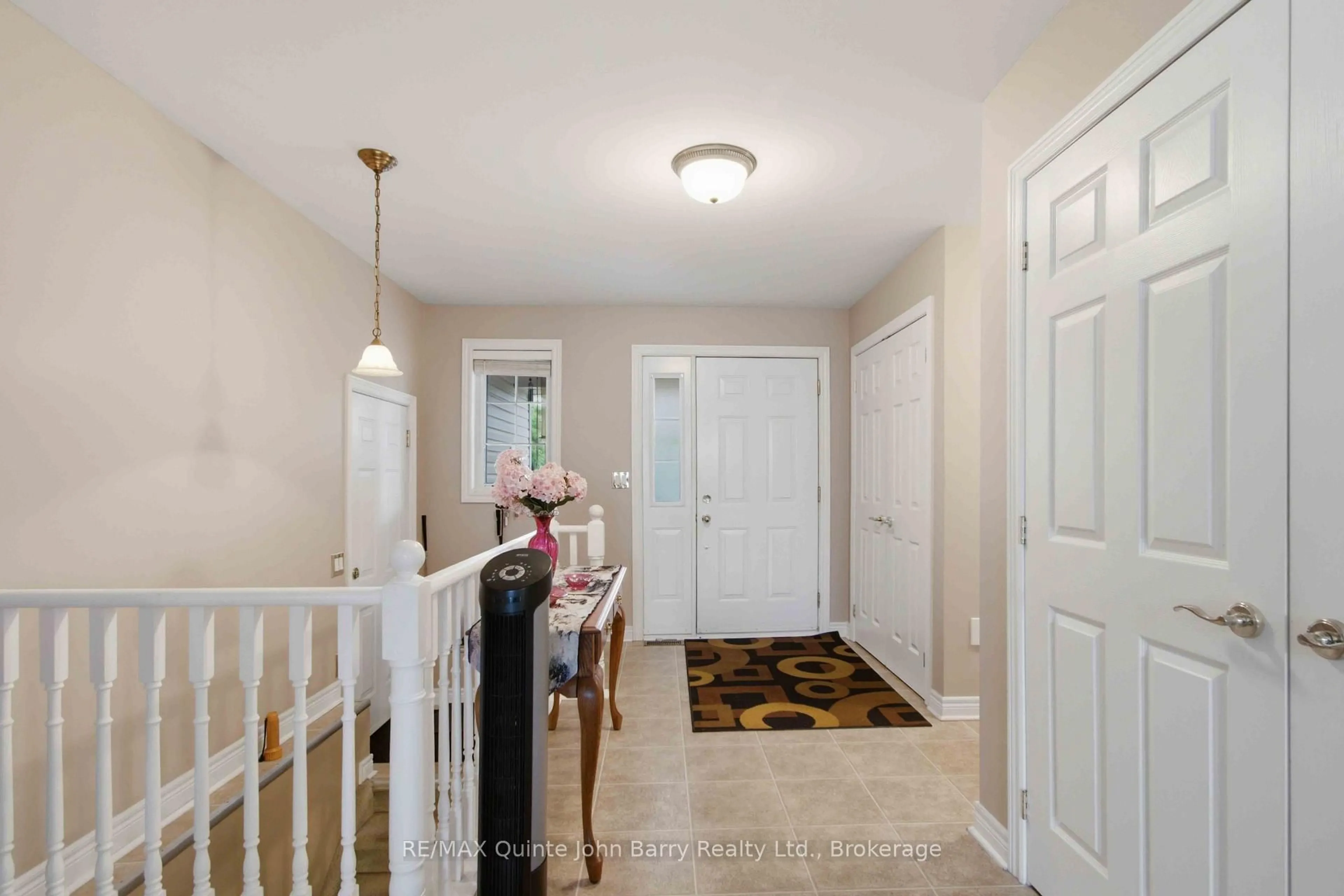 Indoor entryway for 103 Mills Rd, Brighton Ontario K0K 1H0