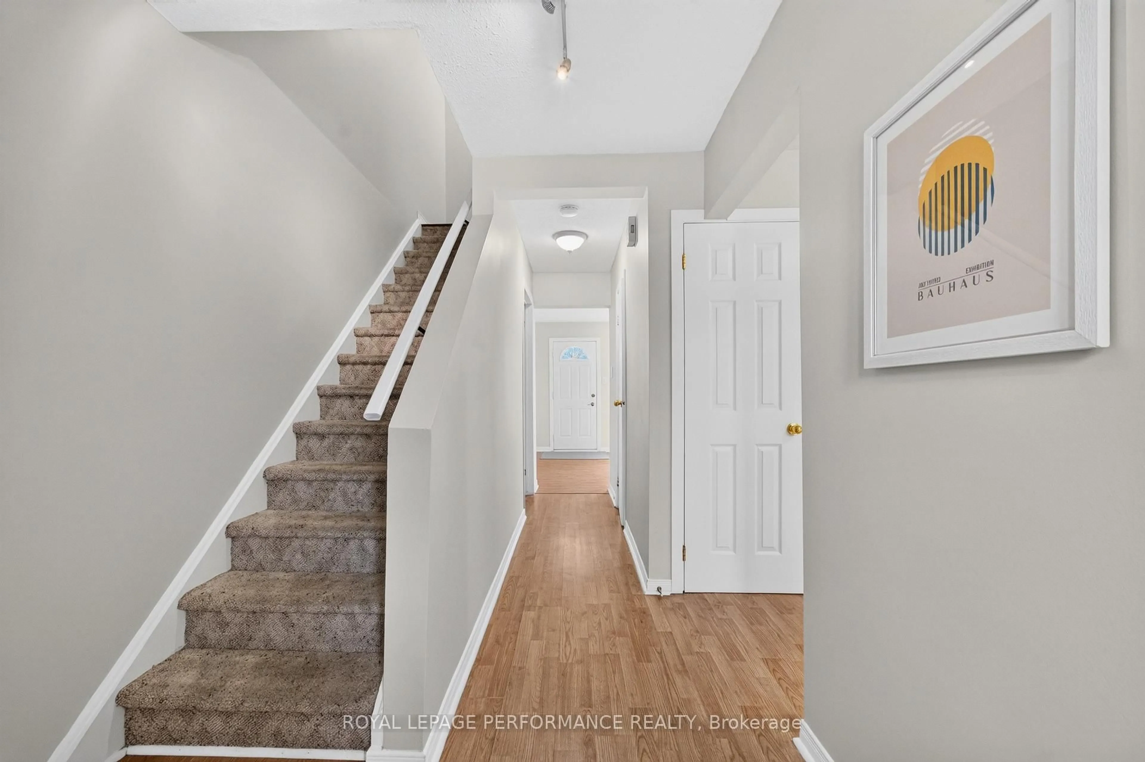 Indoor entryway for 1288 Belgate Way #10, Ottawa Ontario K1J 8P9