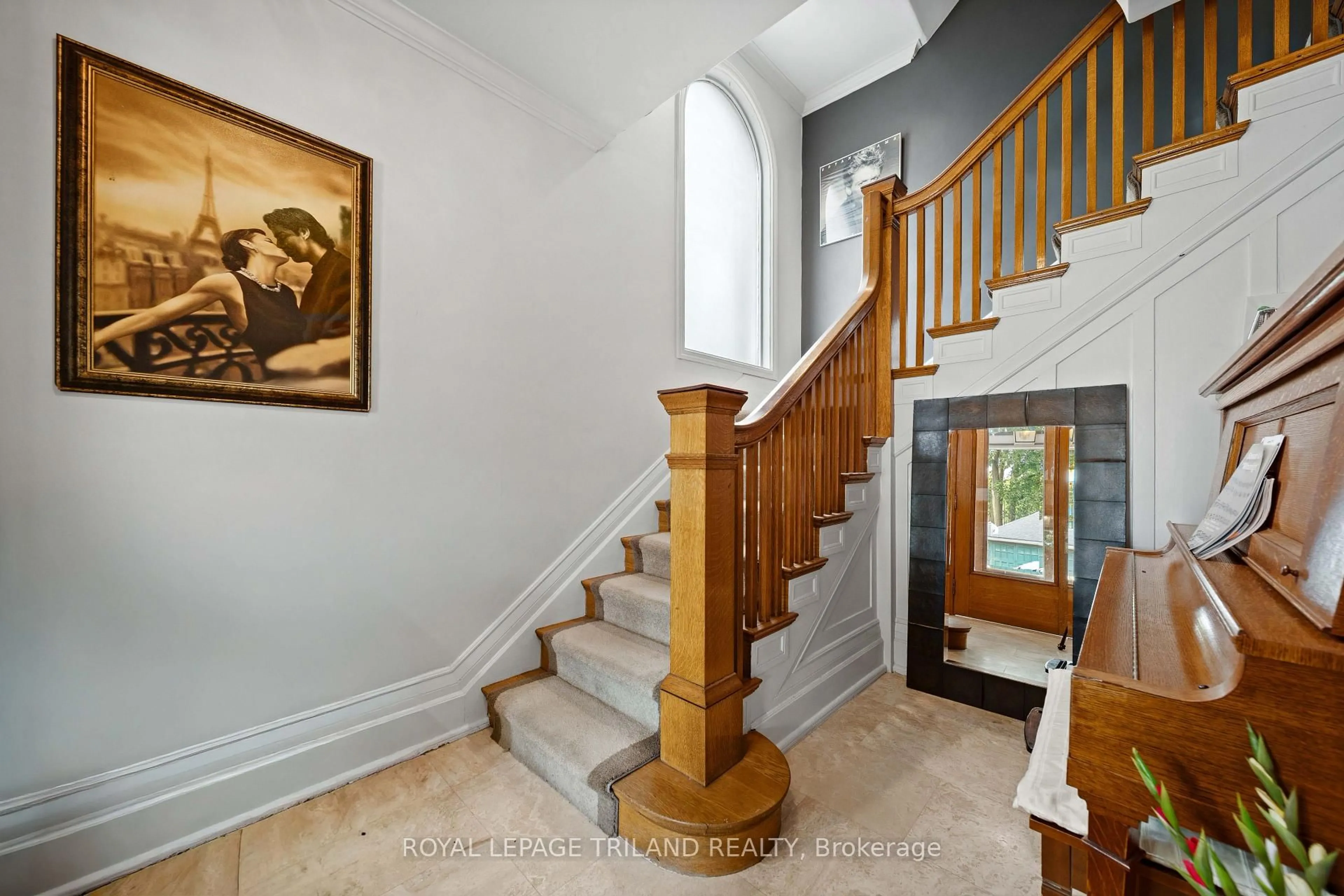 Indoor foyer for 98 Central Ave, London East Ontario N6A 1M4