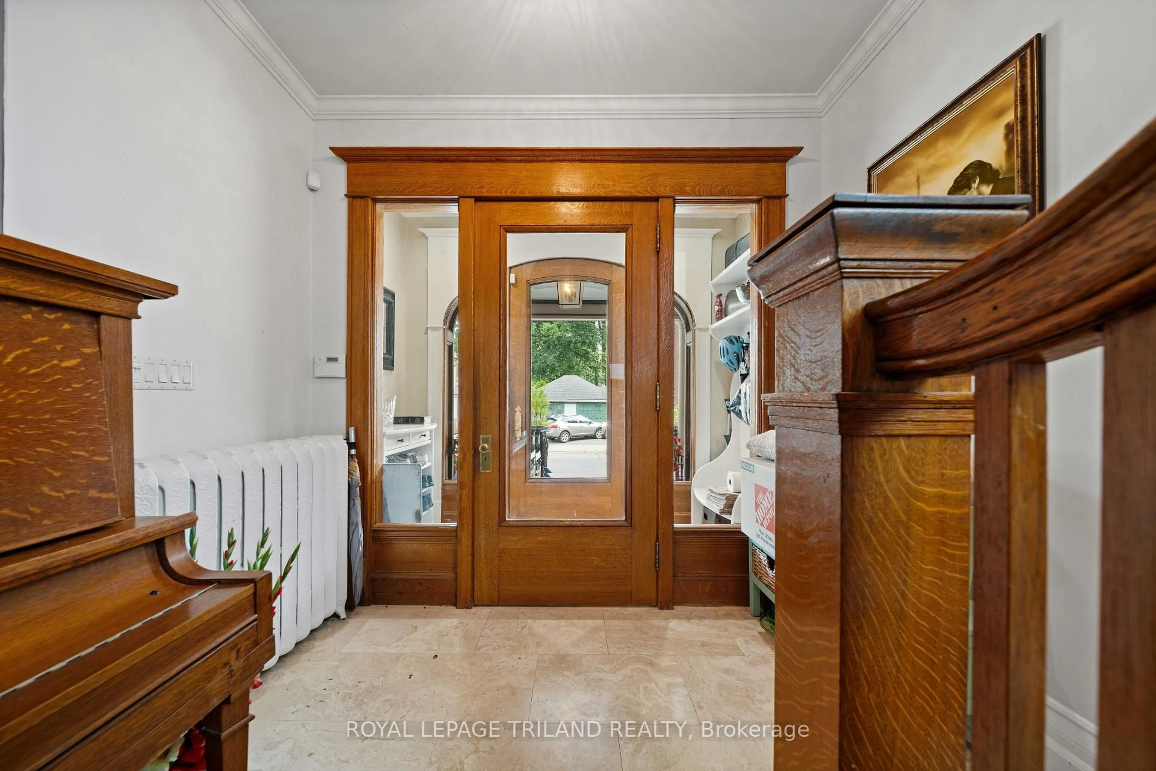 Indoor foyer for 98 Central Ave, London East Ontario N6A 1M4