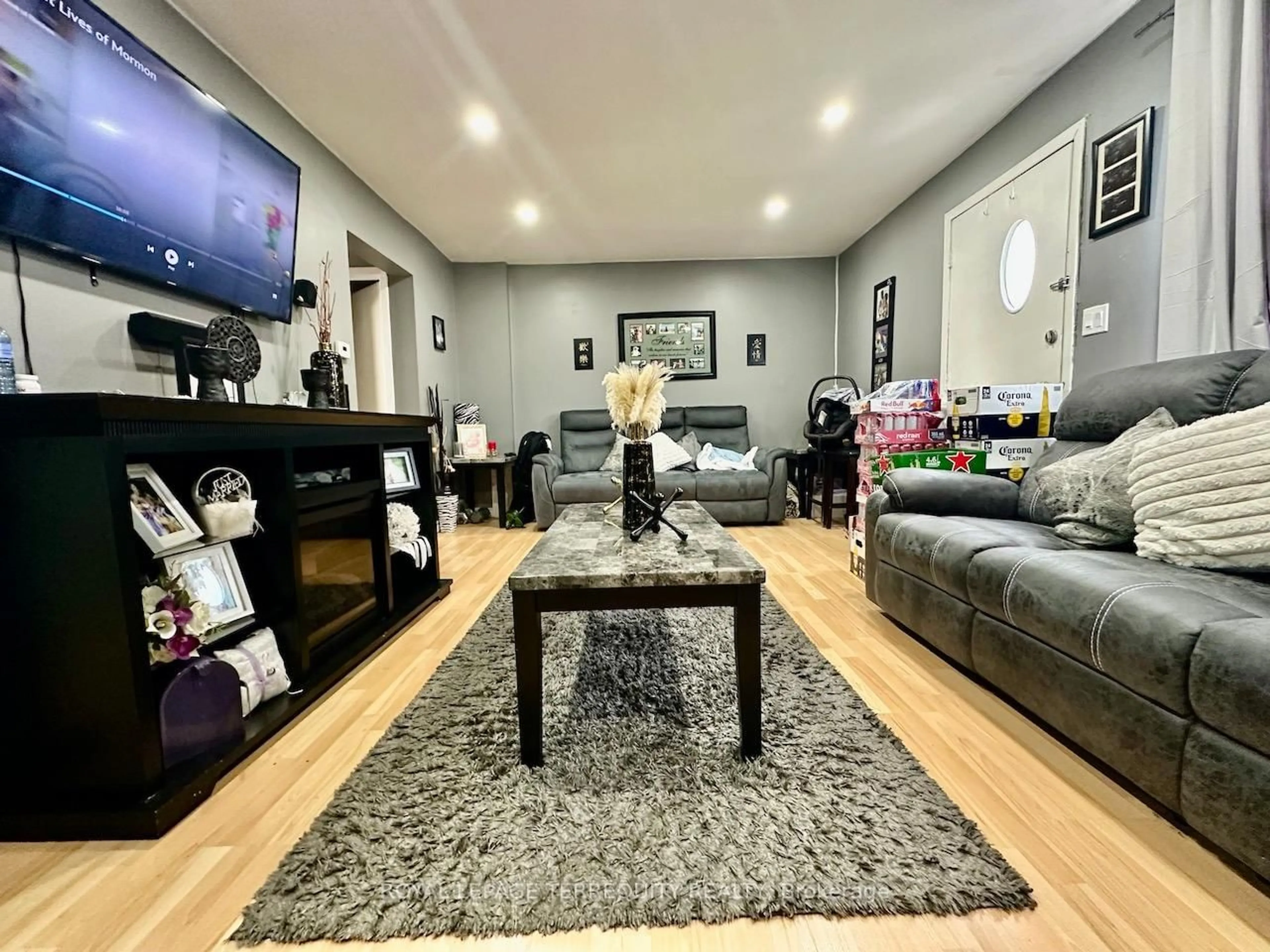 Living room with furniture, wood/laminate floor for 12 Orchard Pl, Chatham-Kent Ontario N7M 1A6