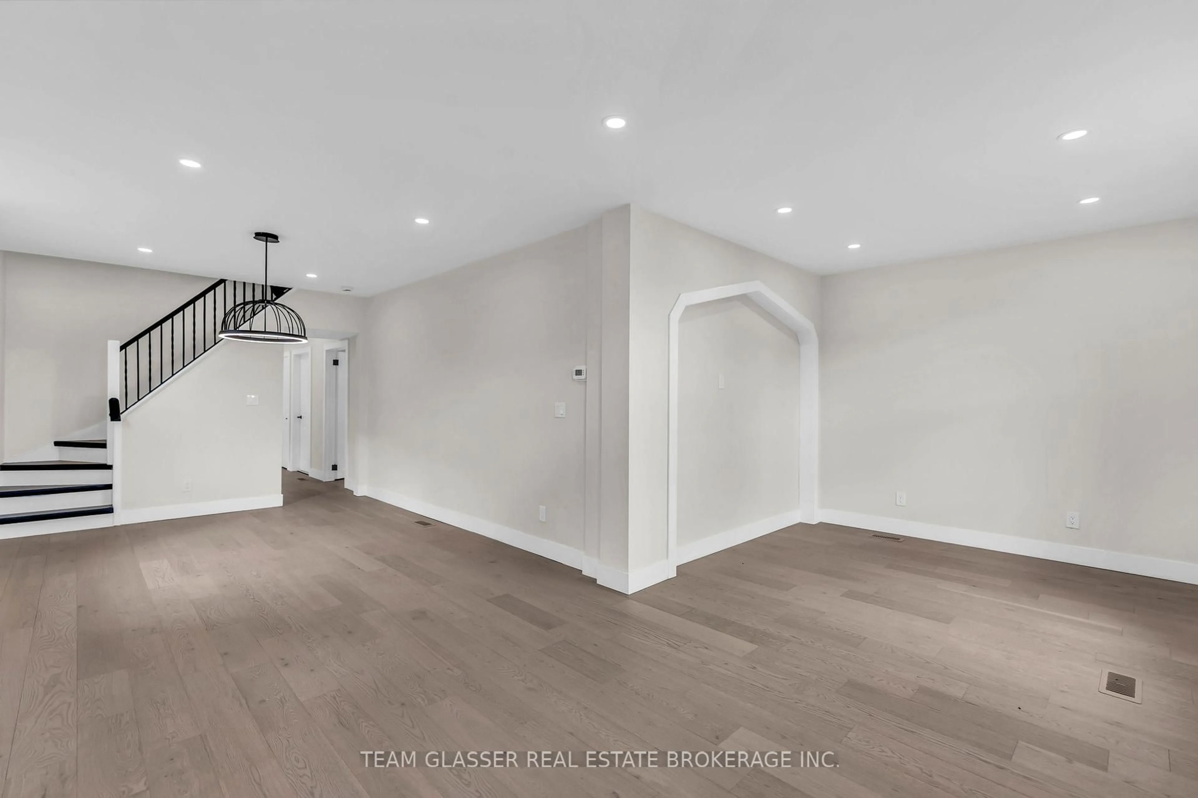 A pic of a room for 89 Elm St, London East Ontario N5Z 2K4
