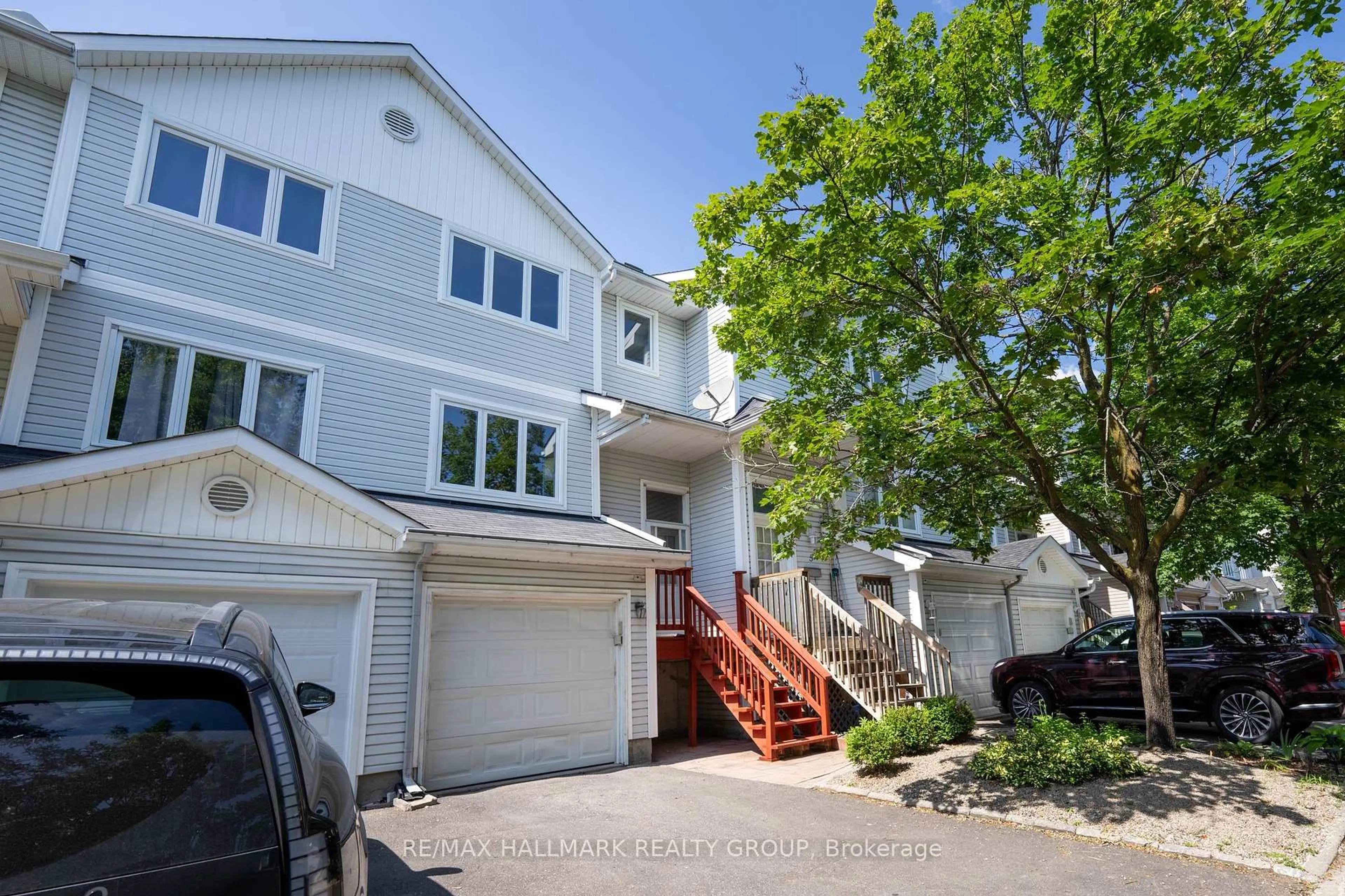A pic from outside/outdoor area/front of a property/back of a property/a pic from drone, street for 3 Seth Private, Ottawa Ontario K1K 4R6