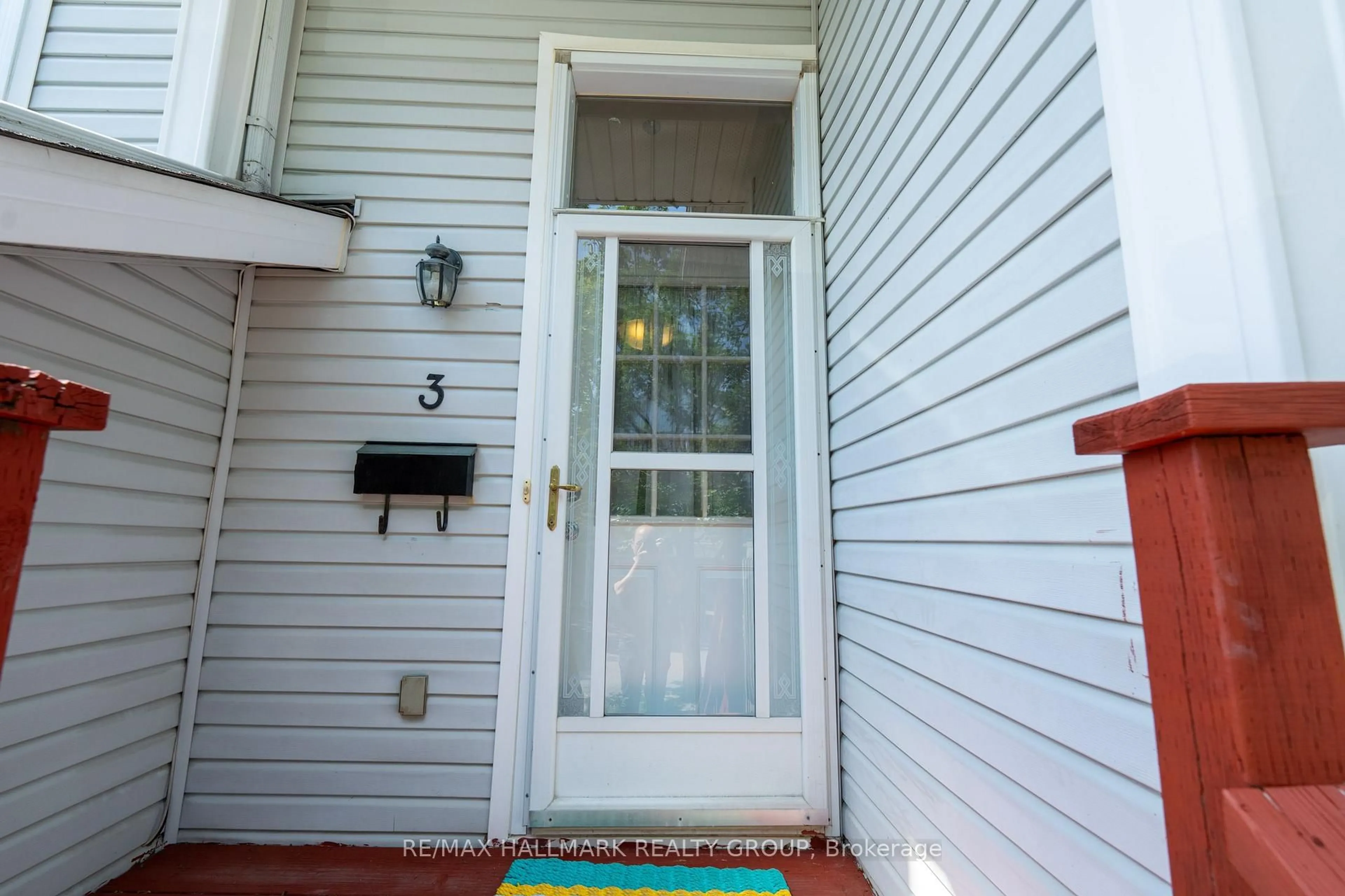 Indoor entryway for 3 Seth Private, Ottawa Ontario K1K 4R6