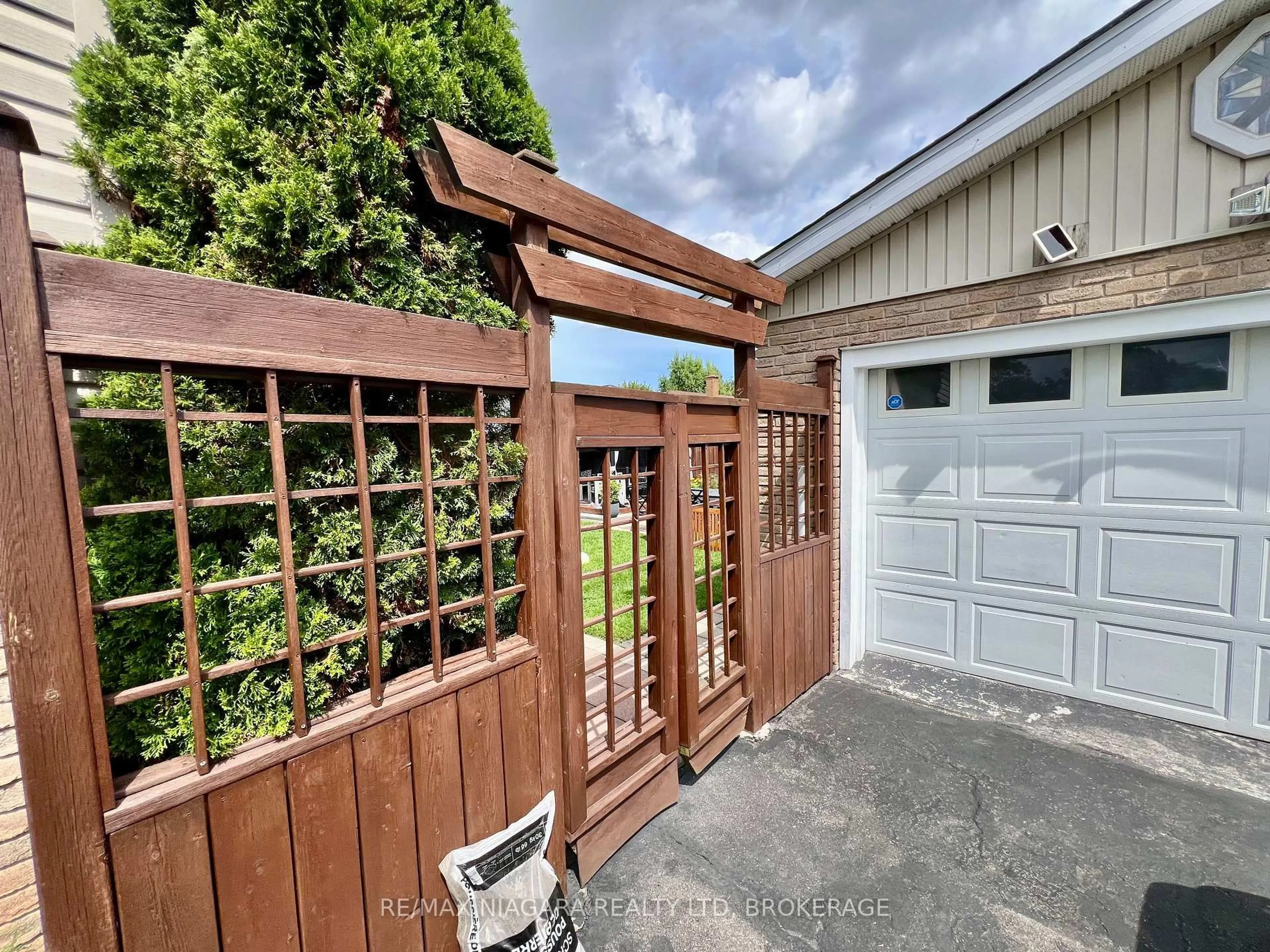 Unknown for 6196 Kirkland Dr, Niagara Falls Ontario L2H 2A6