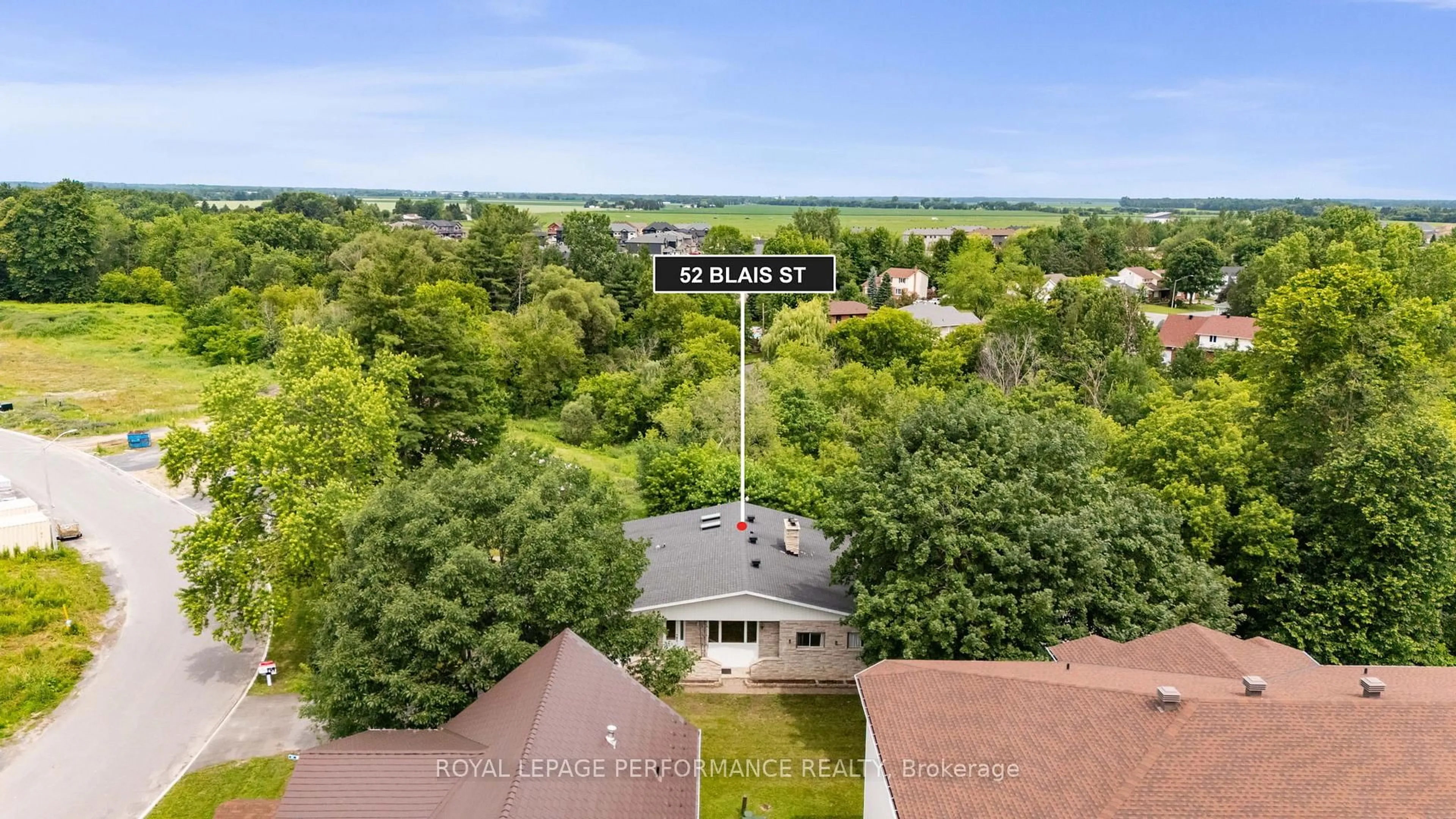 A pic from outside/outdoor area/front of a property/back of a property/a pic from drone, street for 438 Voyageur Pl, Russell Ontario K0A 1W0