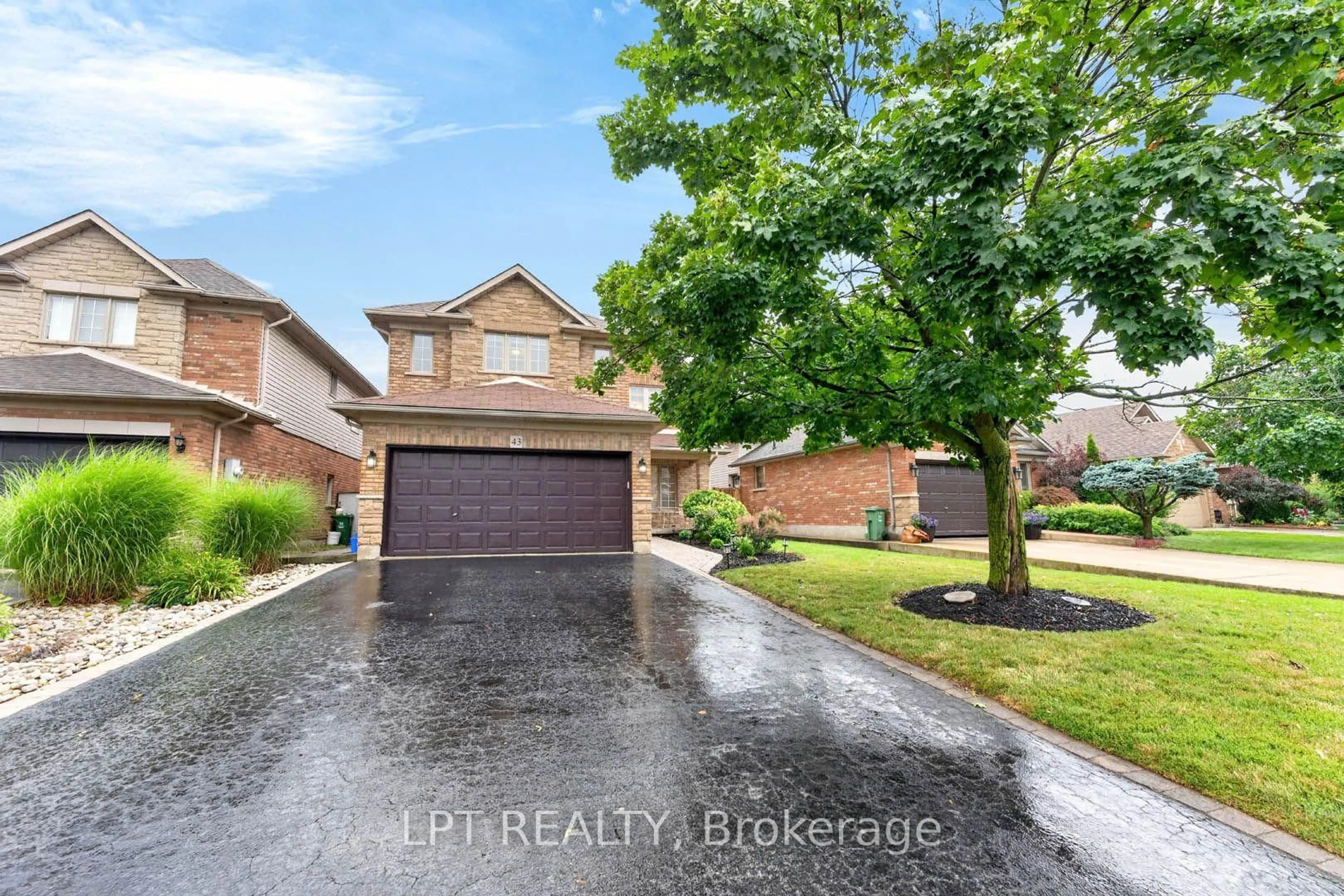 A pic from outside/outdoor area/front of a property/back of a property/a pic from drone, street for 43 Liam Dr, Hamilton Ontario L9G 4Y1
