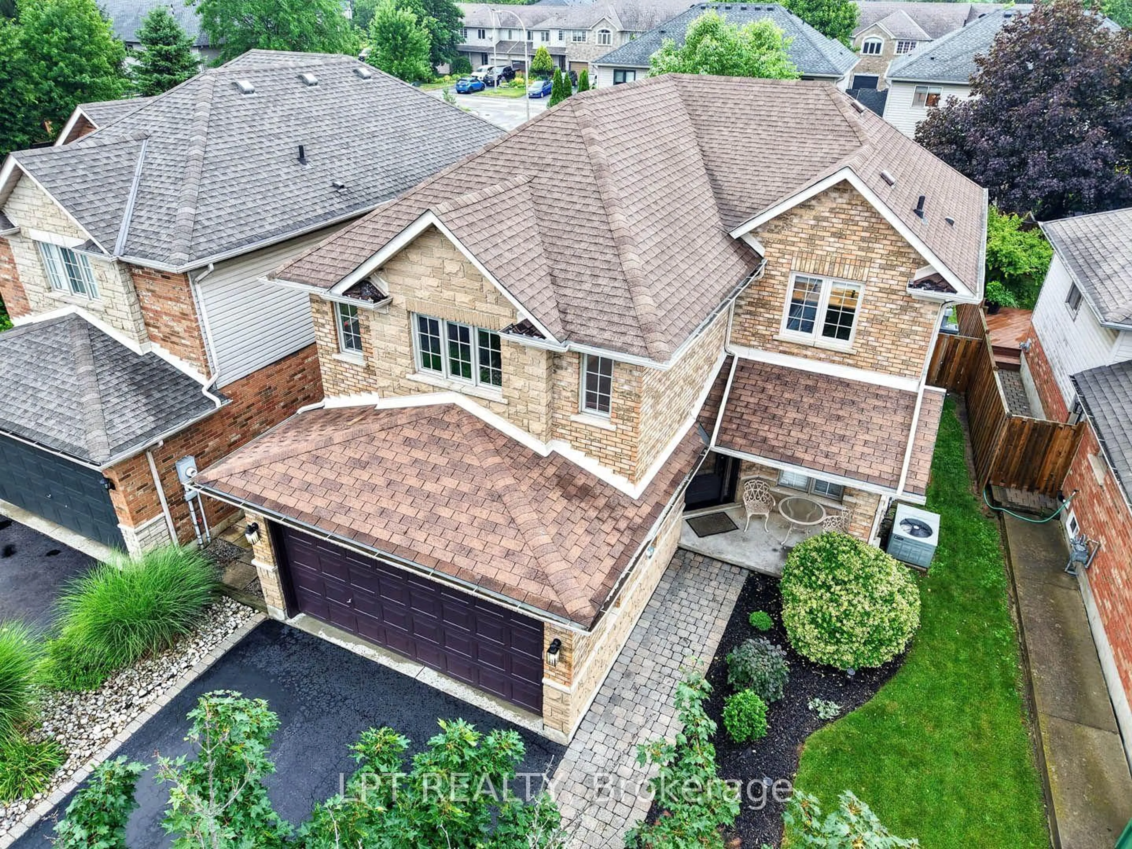 A pic from outside/outdoor area/front of a property/back of a property/a pic from drone, street for 43 Liam Dr, Hamilton Ontario L9G 4Y1
