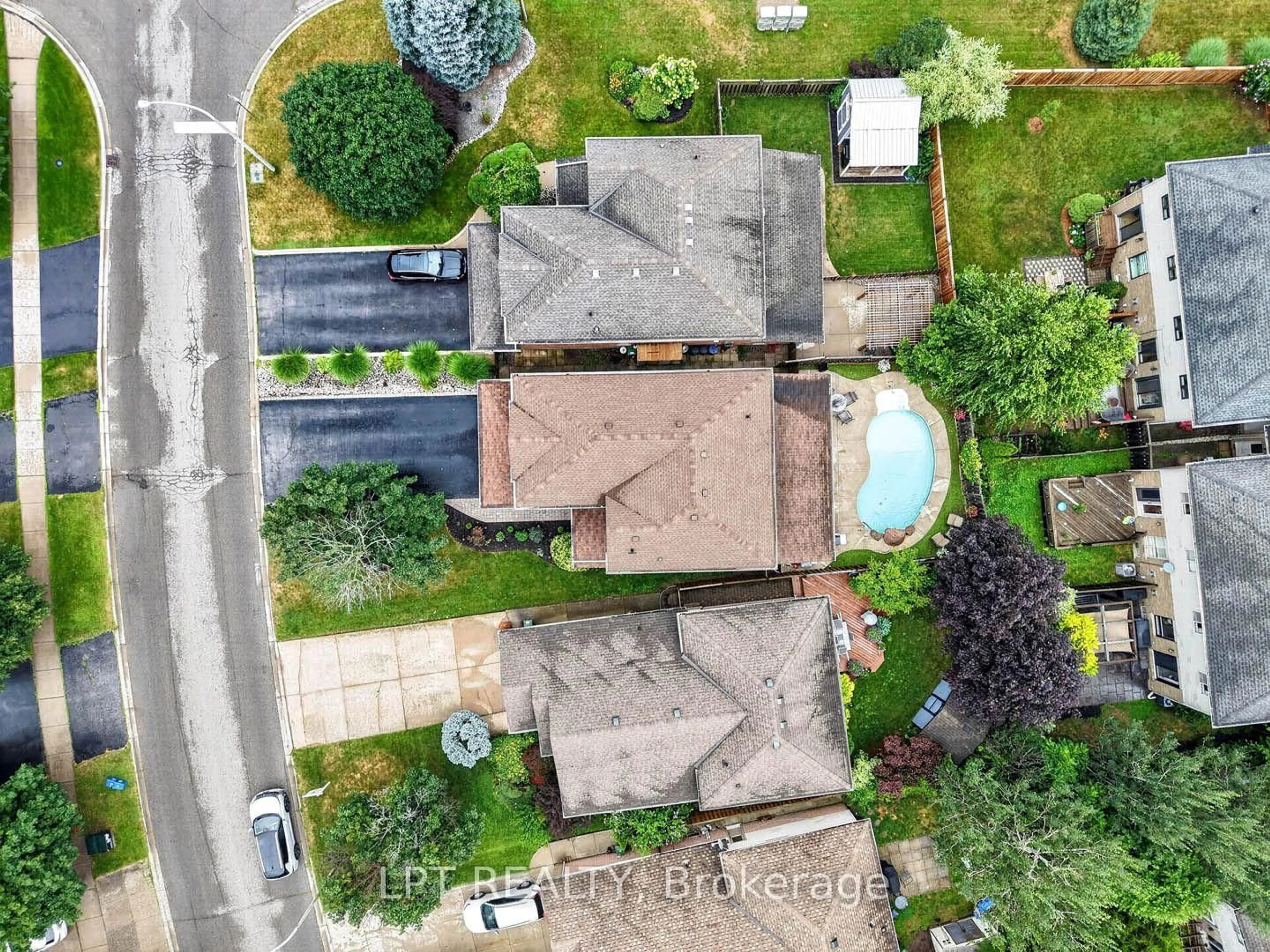 A pic from outside/outdoor area/front of a property/back of a property/a pic from drone, street for 43 Liam Dr, Hamilton Ontario L9G 4Y1