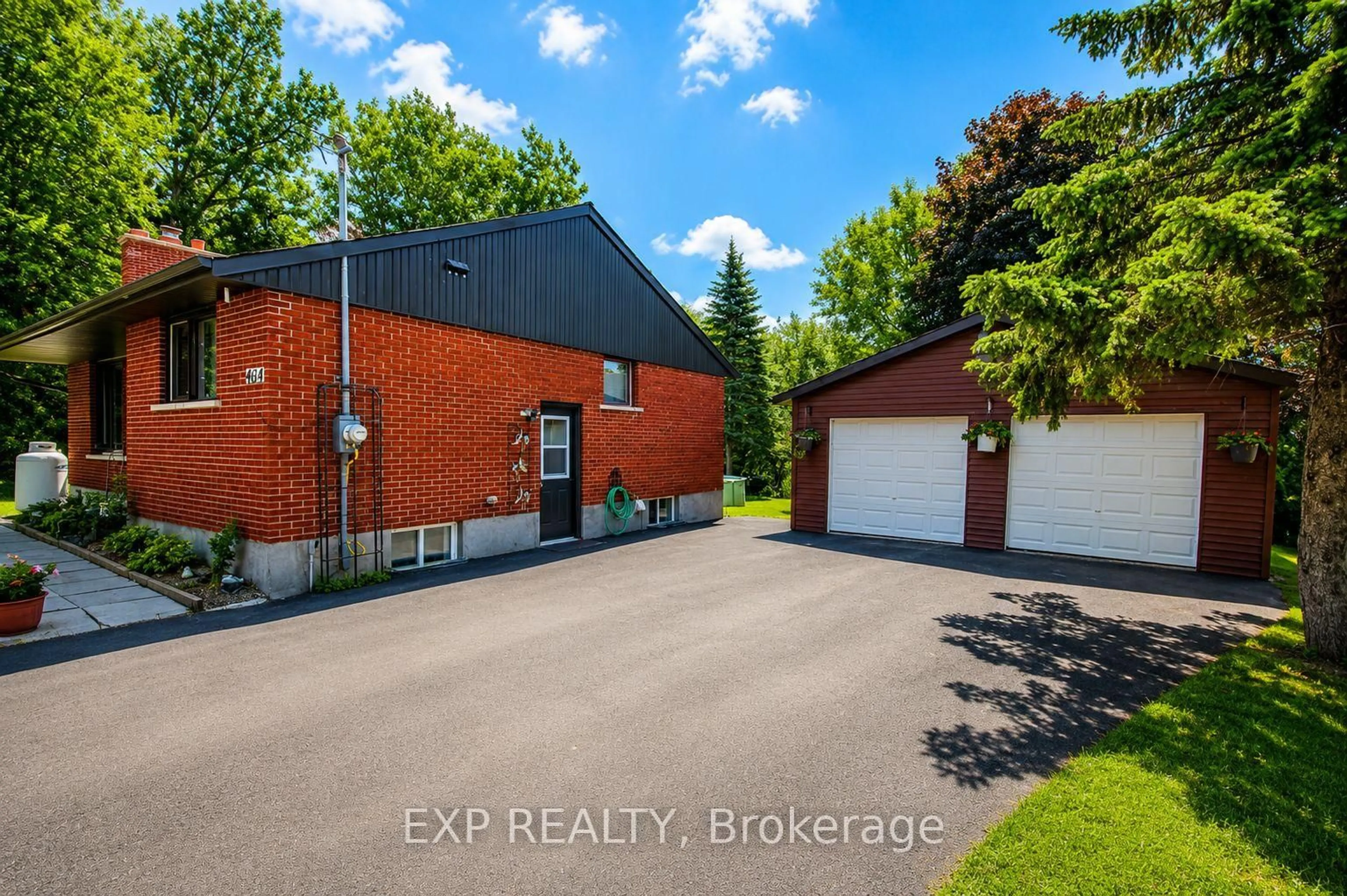 A pic from outside/outdoor area/front of a property/back of a property/a pic from drone, street for 4614 Donnelly Dr, Merrickville Ontario K0G 1N0