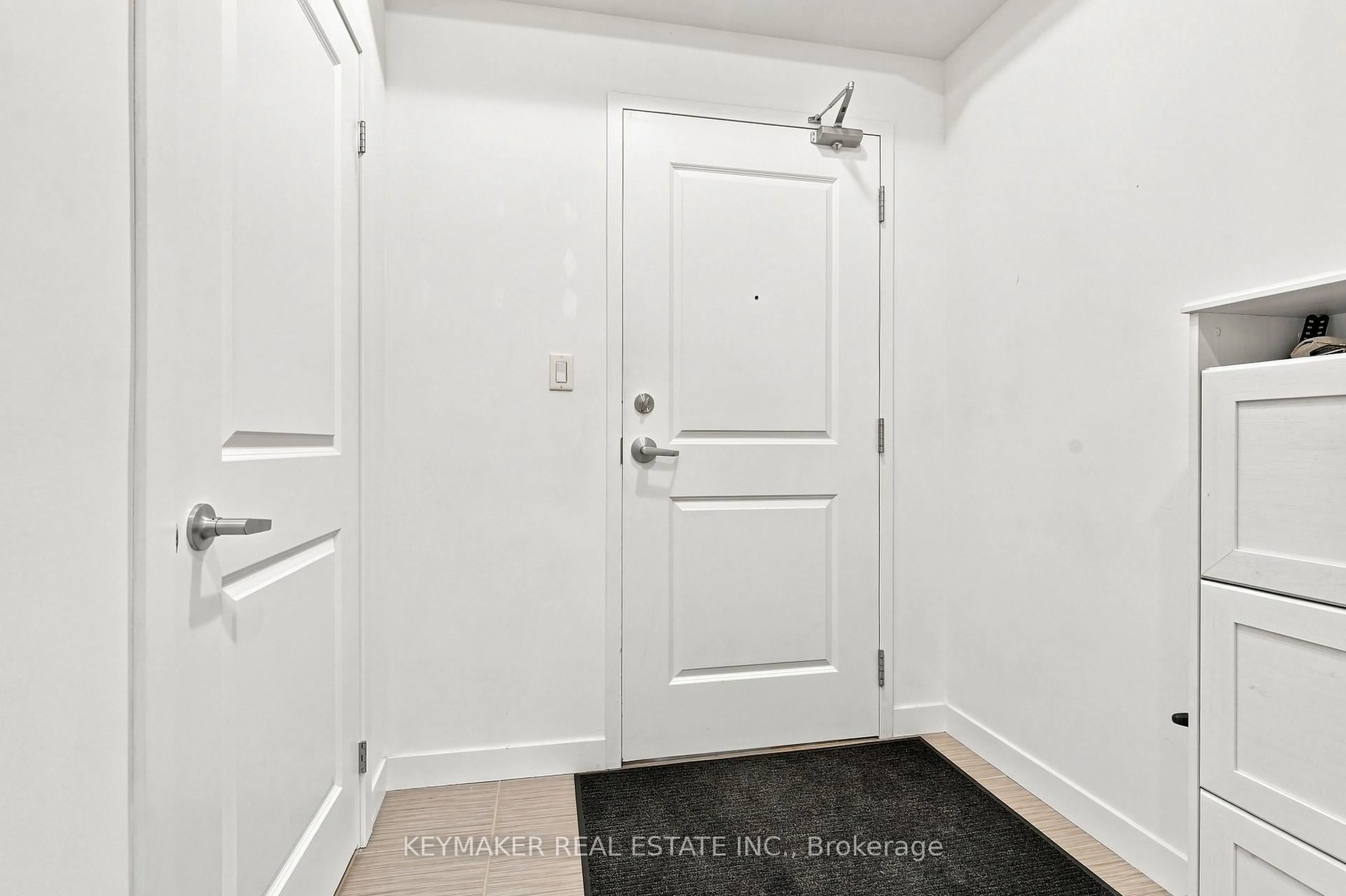 Indoor entryway for 90 Charlton Ave #501, Hamilton Ontario L8P 0B4