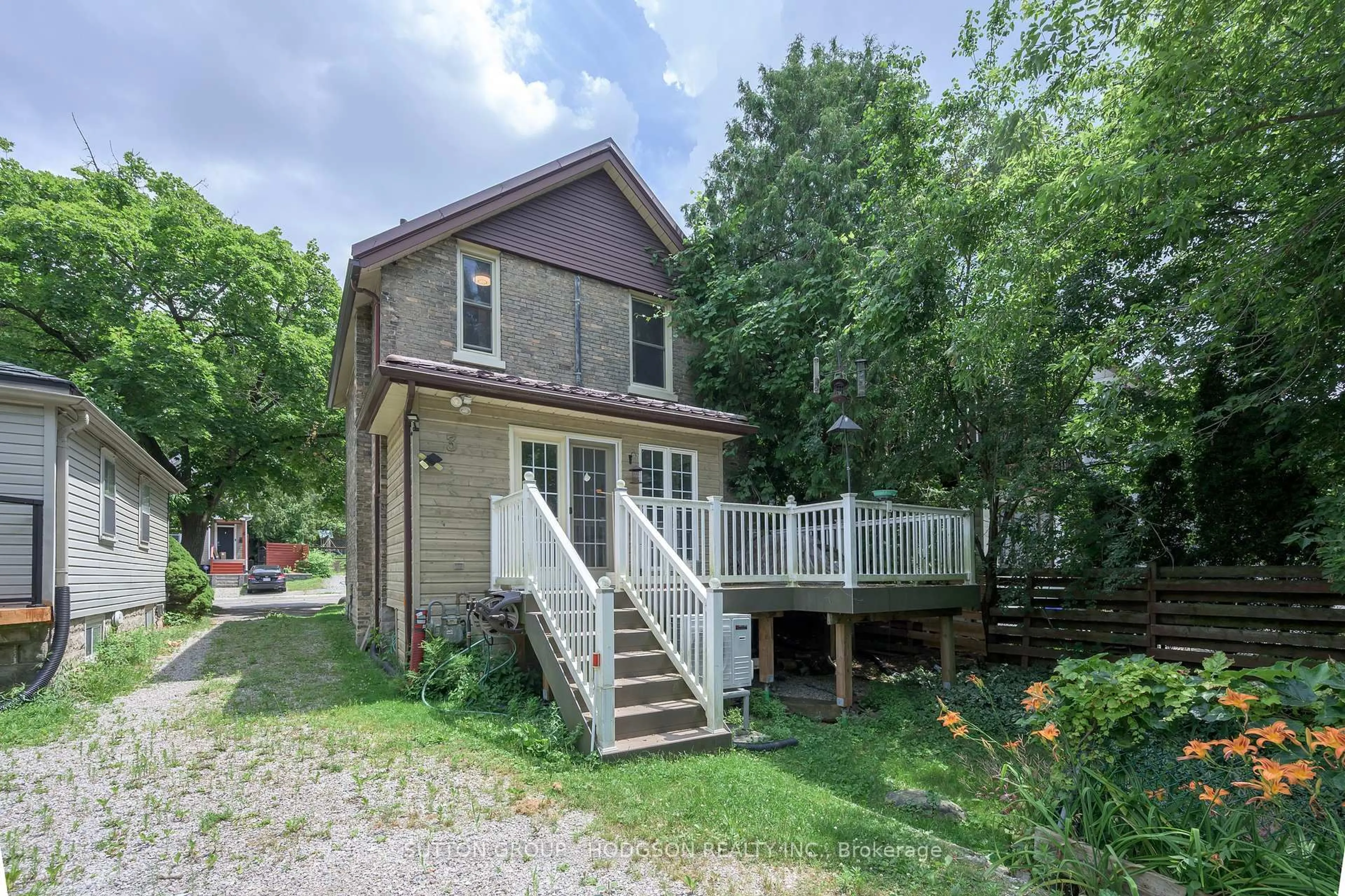 A pic from outside/outdoor area/front of a property/back of a property/a pic from drone, building for 3 Johnston St, London South Ontario N6J 2R6