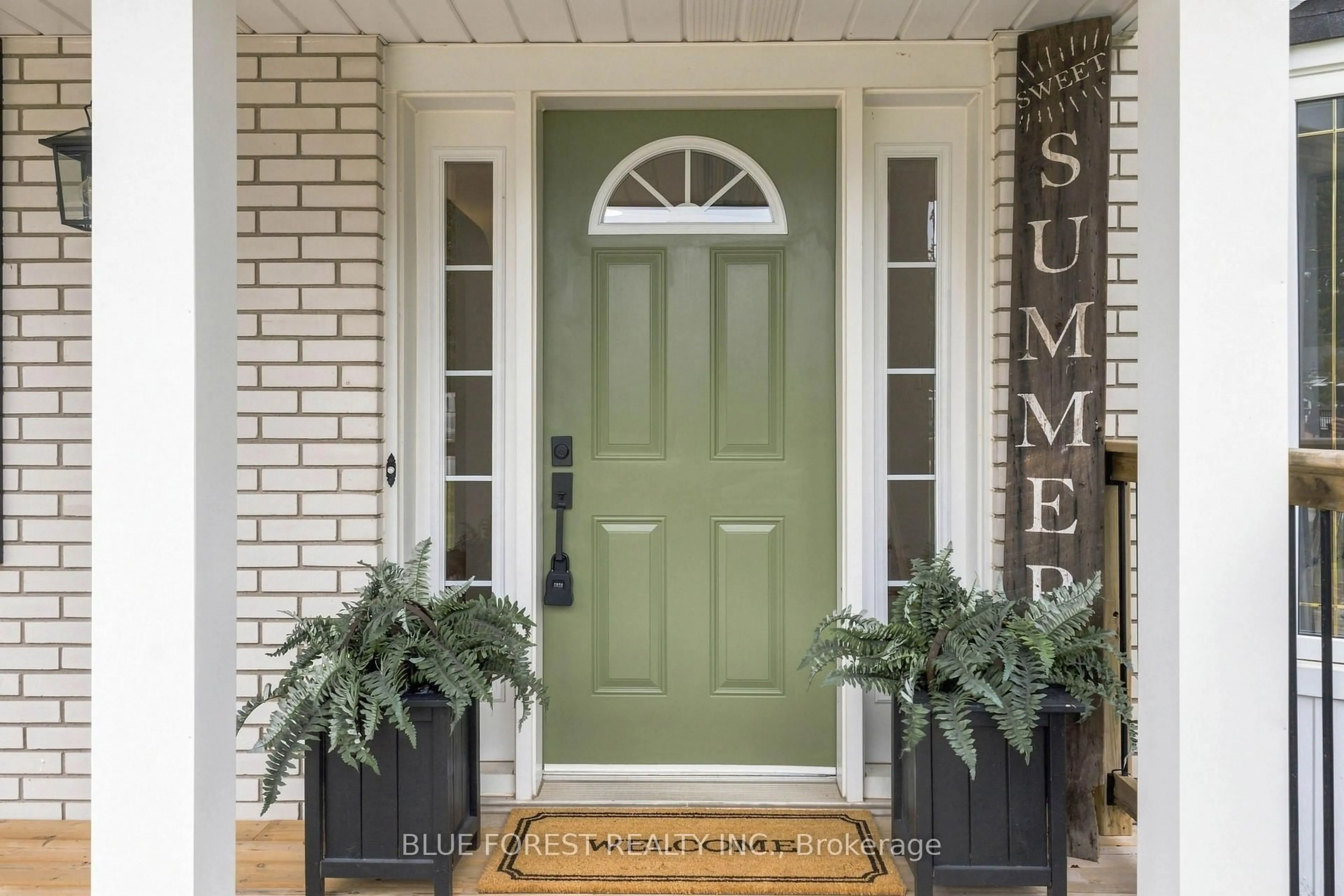 Indoor entryway for 3629 Catherine St, Thames Centre Ontario N0L 1G1