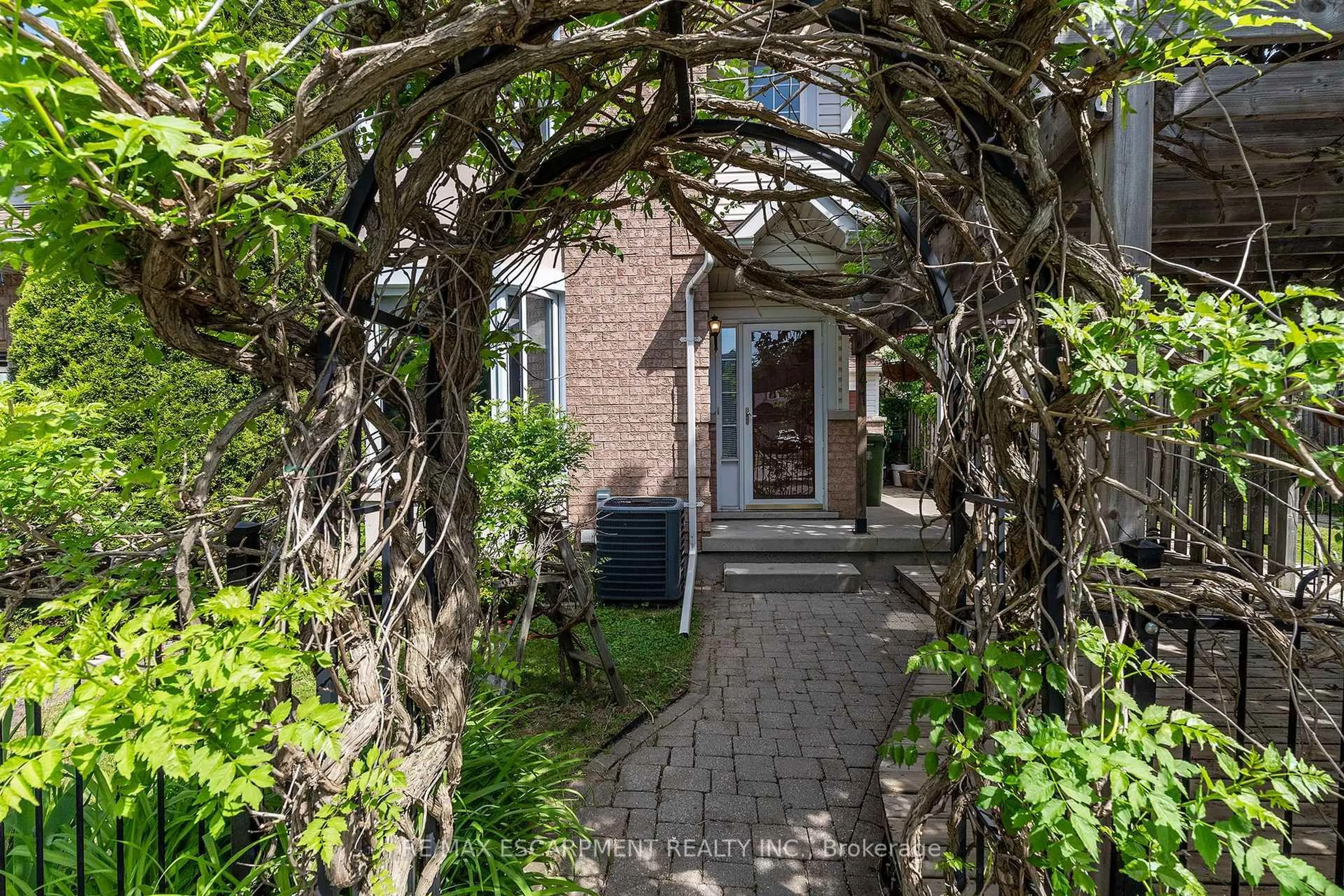 Unknown for 41 Valridge Dr, Hamilton Ontario L9G 4Y7