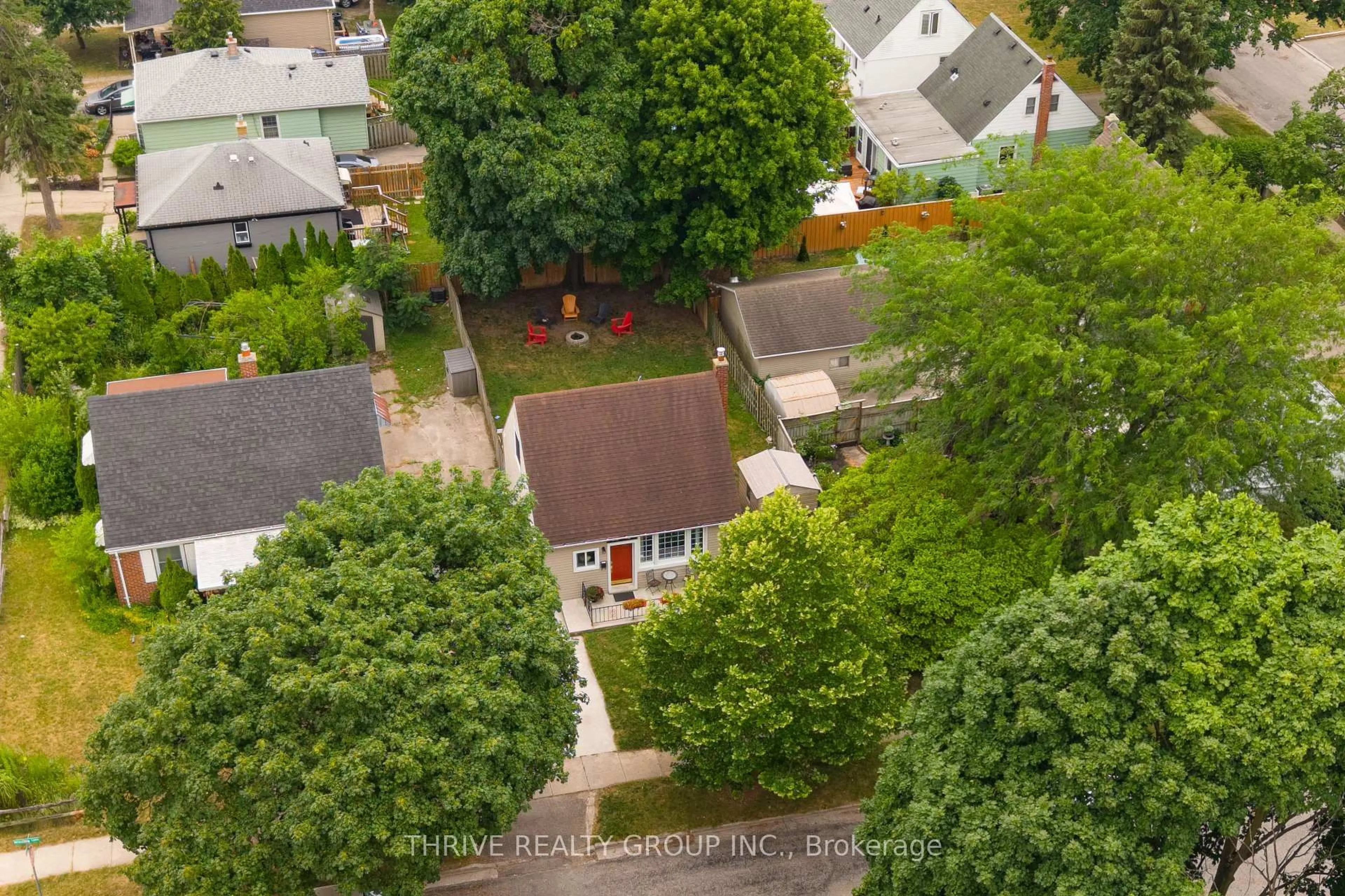 A pic from outside/outdoor area/front of a property/back of a property/a pic from drone, street for 37 MINCING Lane, London East Ontario N5Y 3R1