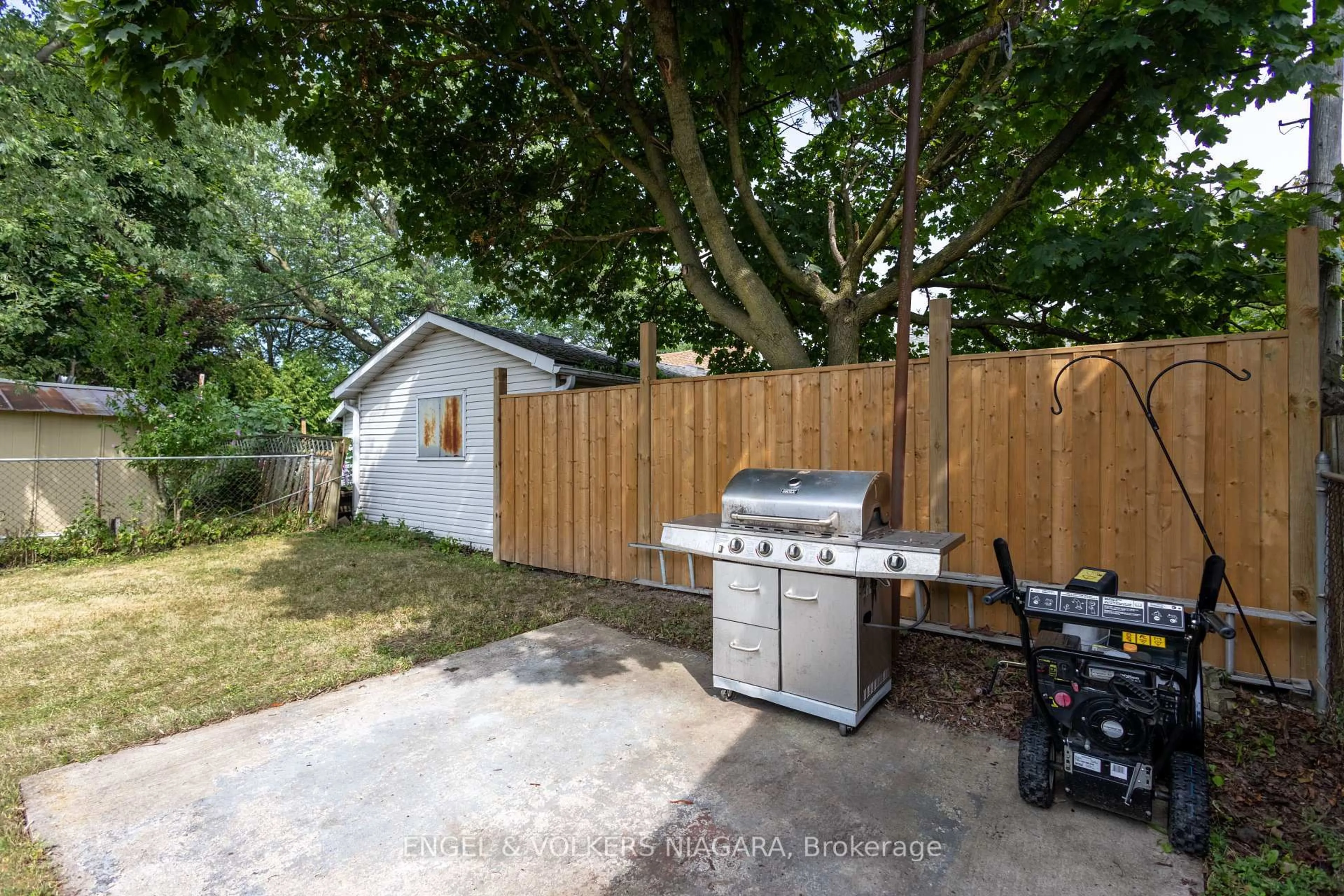 Unknown for 61 Hamilton St, St. Catharines Ontario L2S 1K8