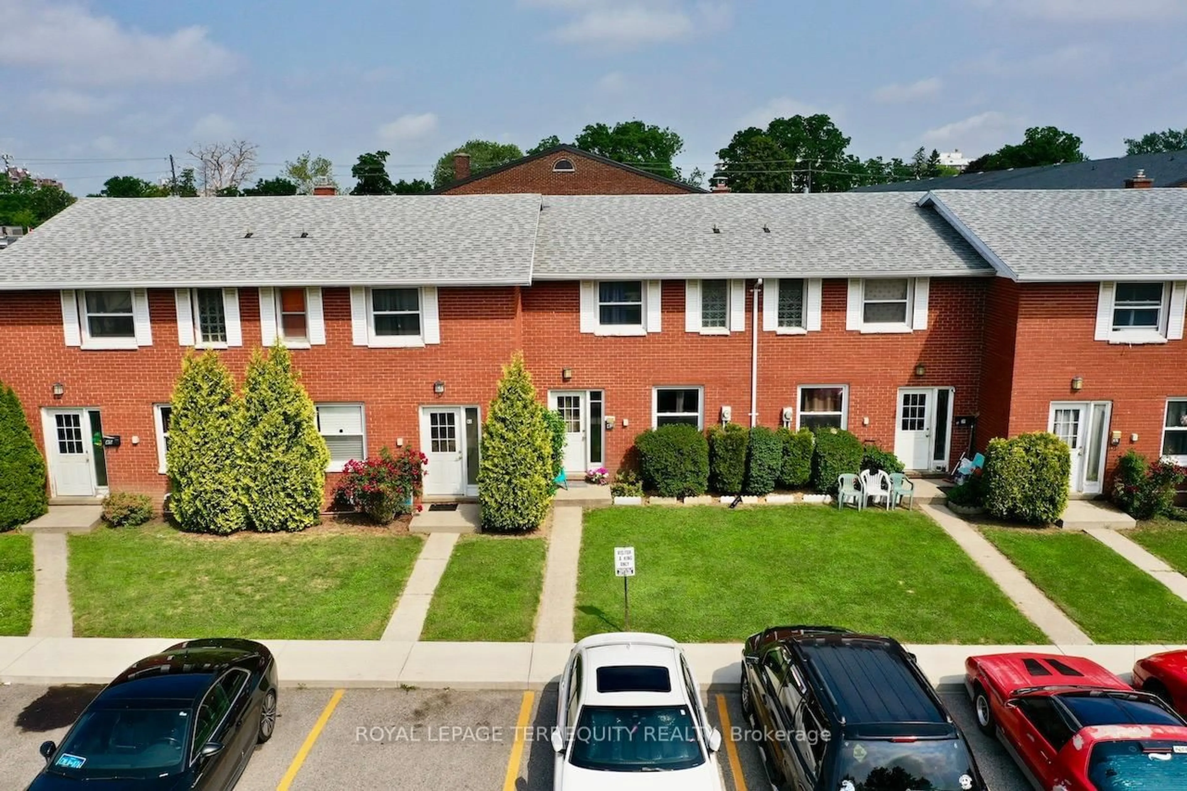 A pic from outside/outdoor area/front of a property/back of a property/a pic from drone, street for 41 Orchard Pl, Chatham-Kent Ontario N7M 1A6
