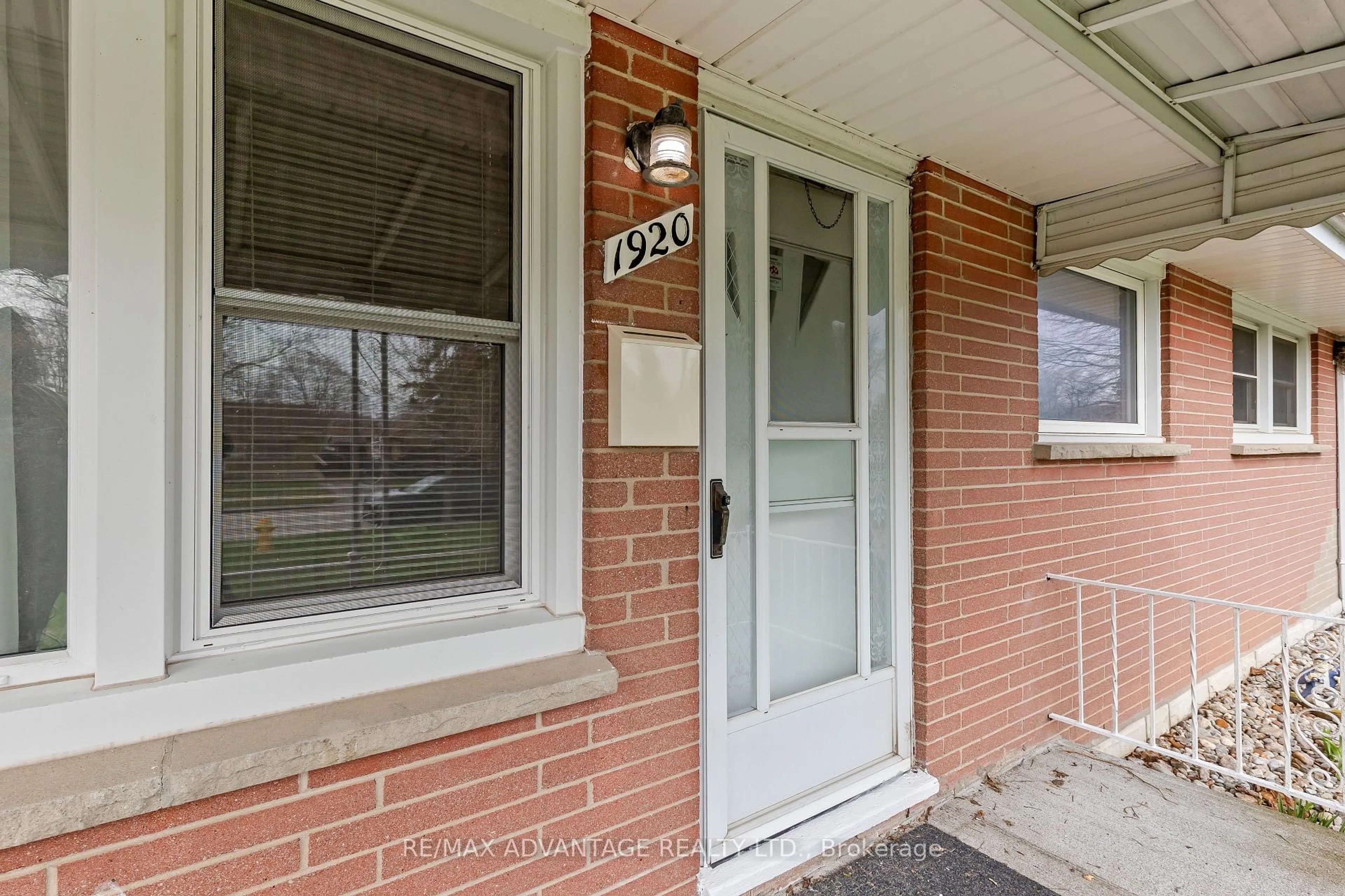 Unknown for 1920 Duluth Cres, London East Ontario N5V 1H7