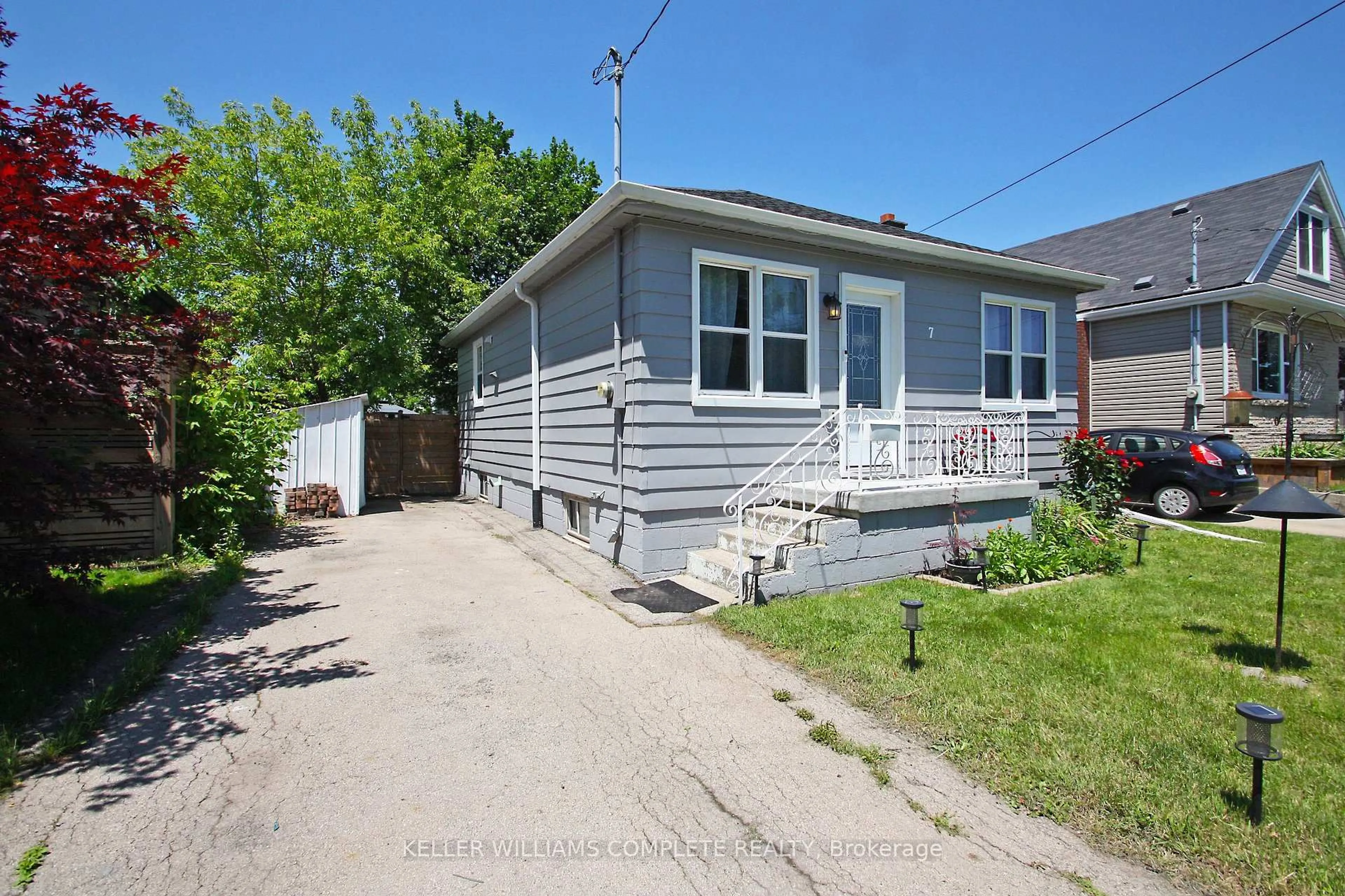 Unknown for 7 Lampton Pl, Hamilton Ontario L8H 6J7