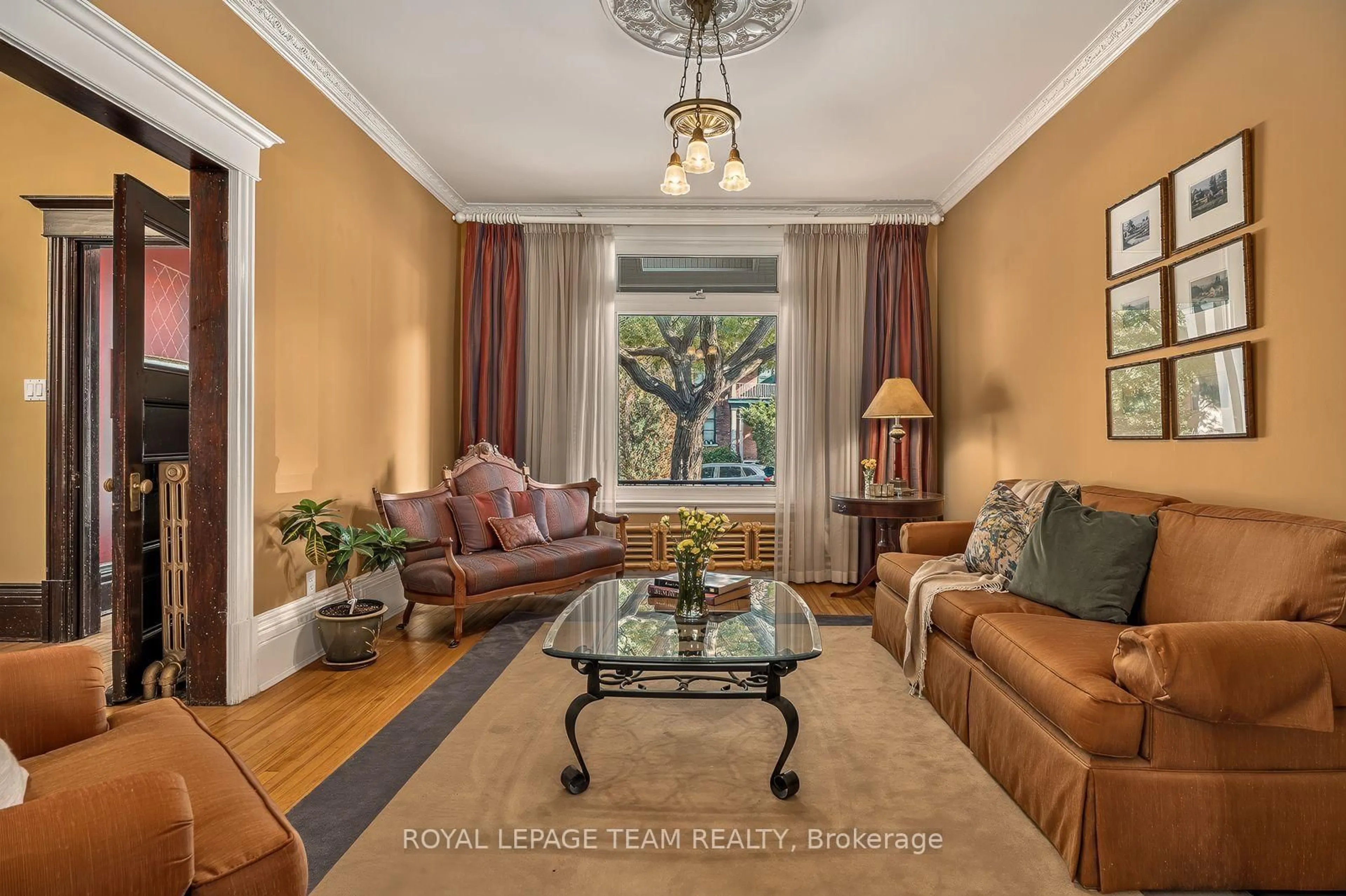 Living room with furniture, unknown for 139 Fourth Ave, Ottawa Ontario K1S 2L3