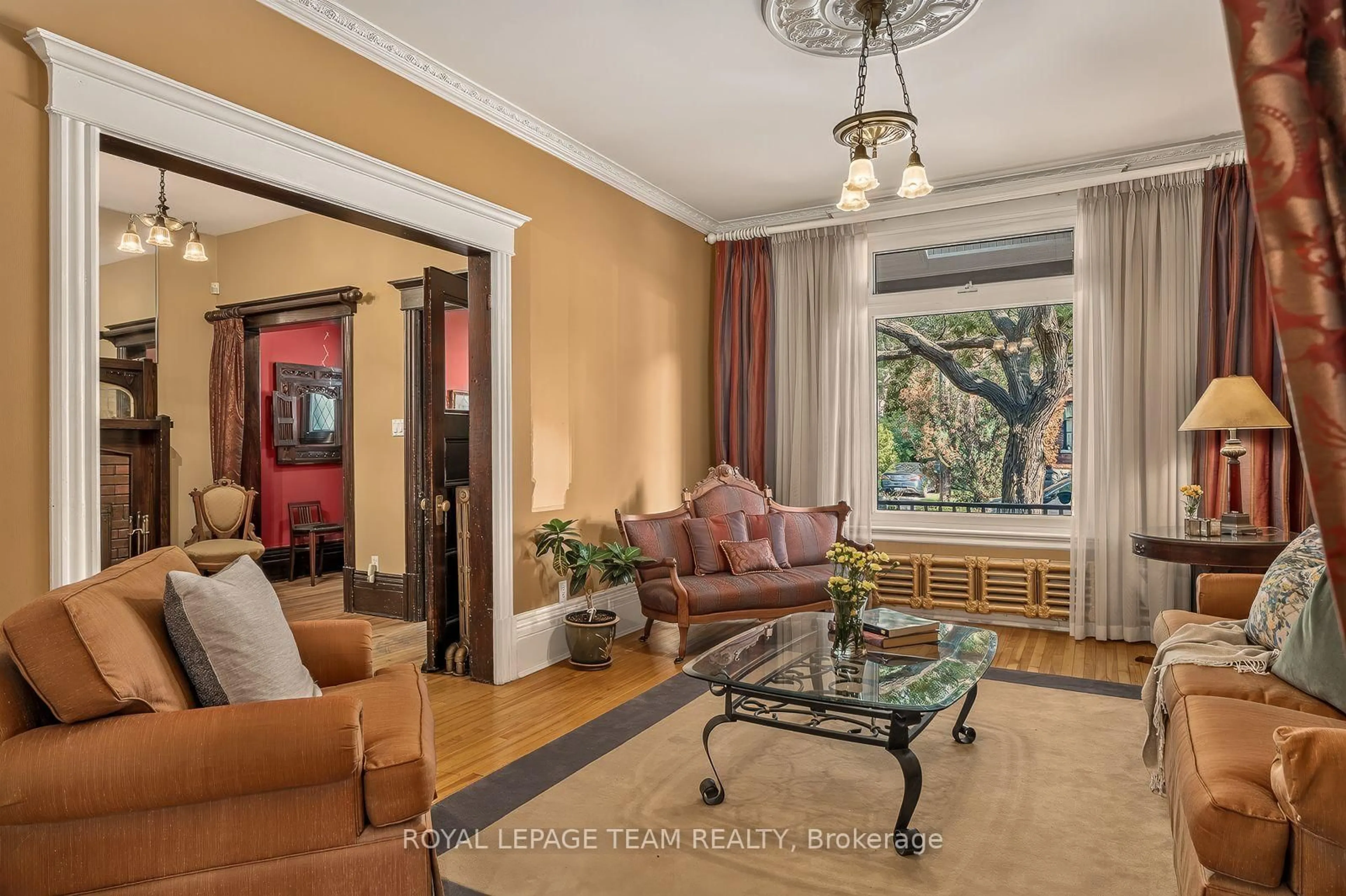 Living room with furniture, unknown for 139 Fourth Ave, Ottawa Ontario K1S 2L3