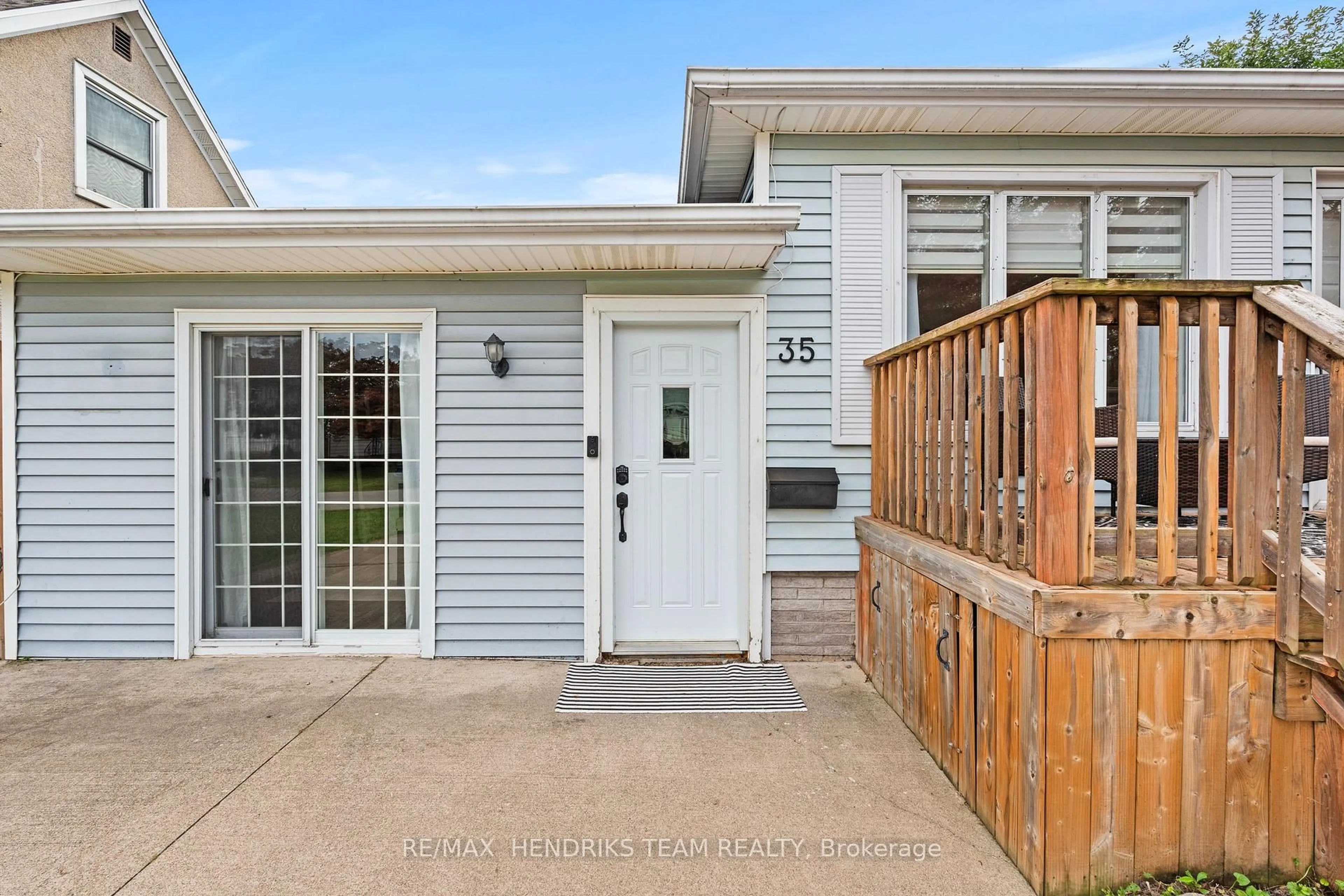 Unknown for 35 Kinsey St, St. Catharines Ontario L2S 1C9
