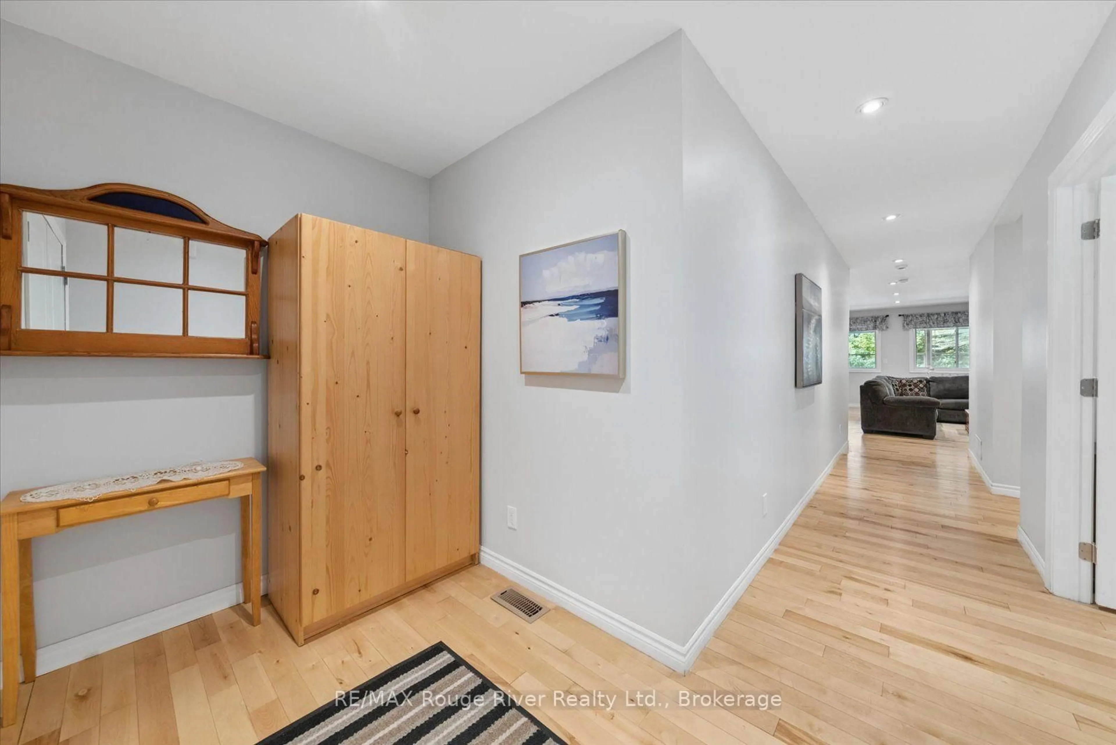 Indoor entryway for 178 Roma Lane, Limoges Ontario K0K 2M0