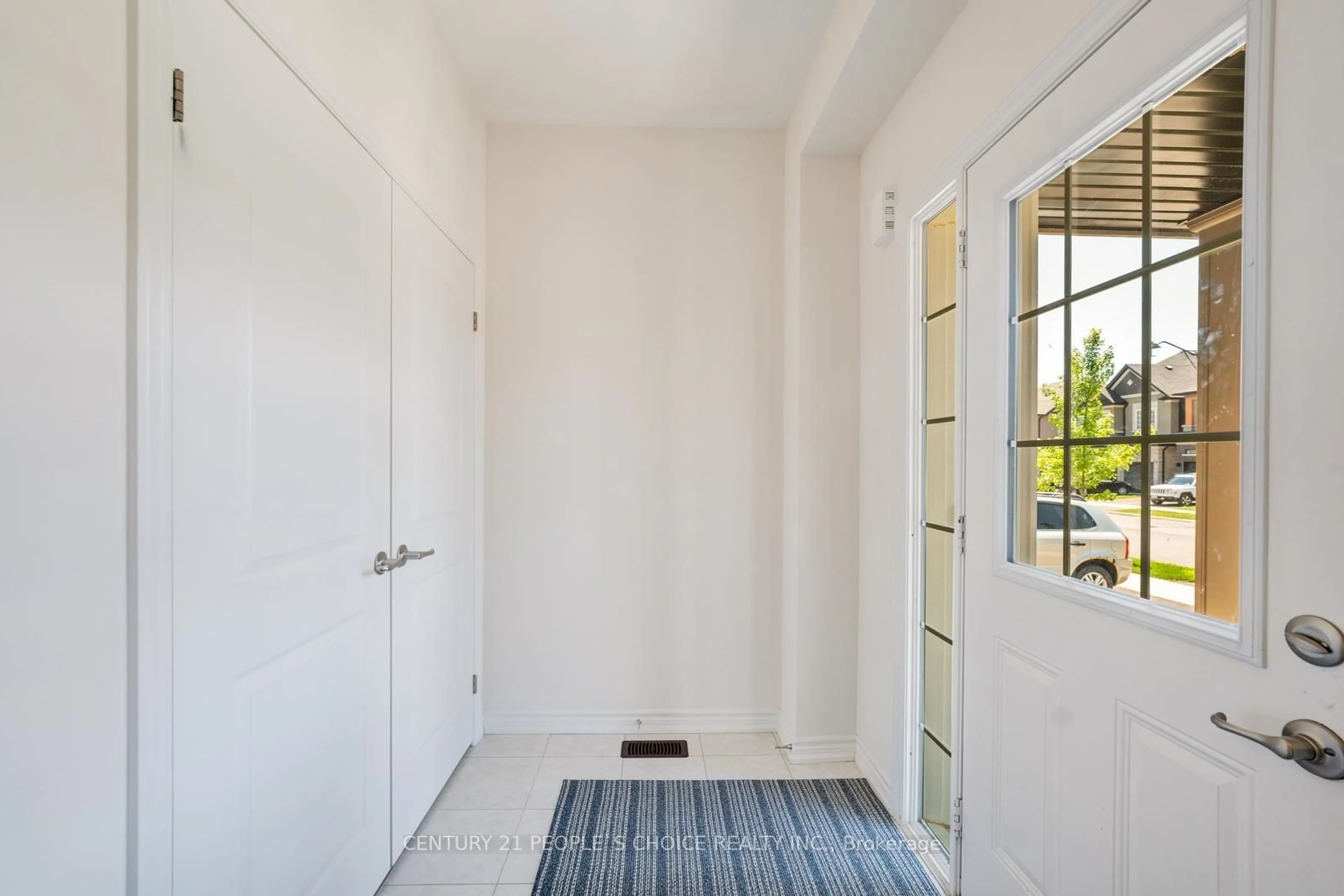 Indoor entryway for 8 Ingalls Ave, Brantford Ontario N3V 0B7