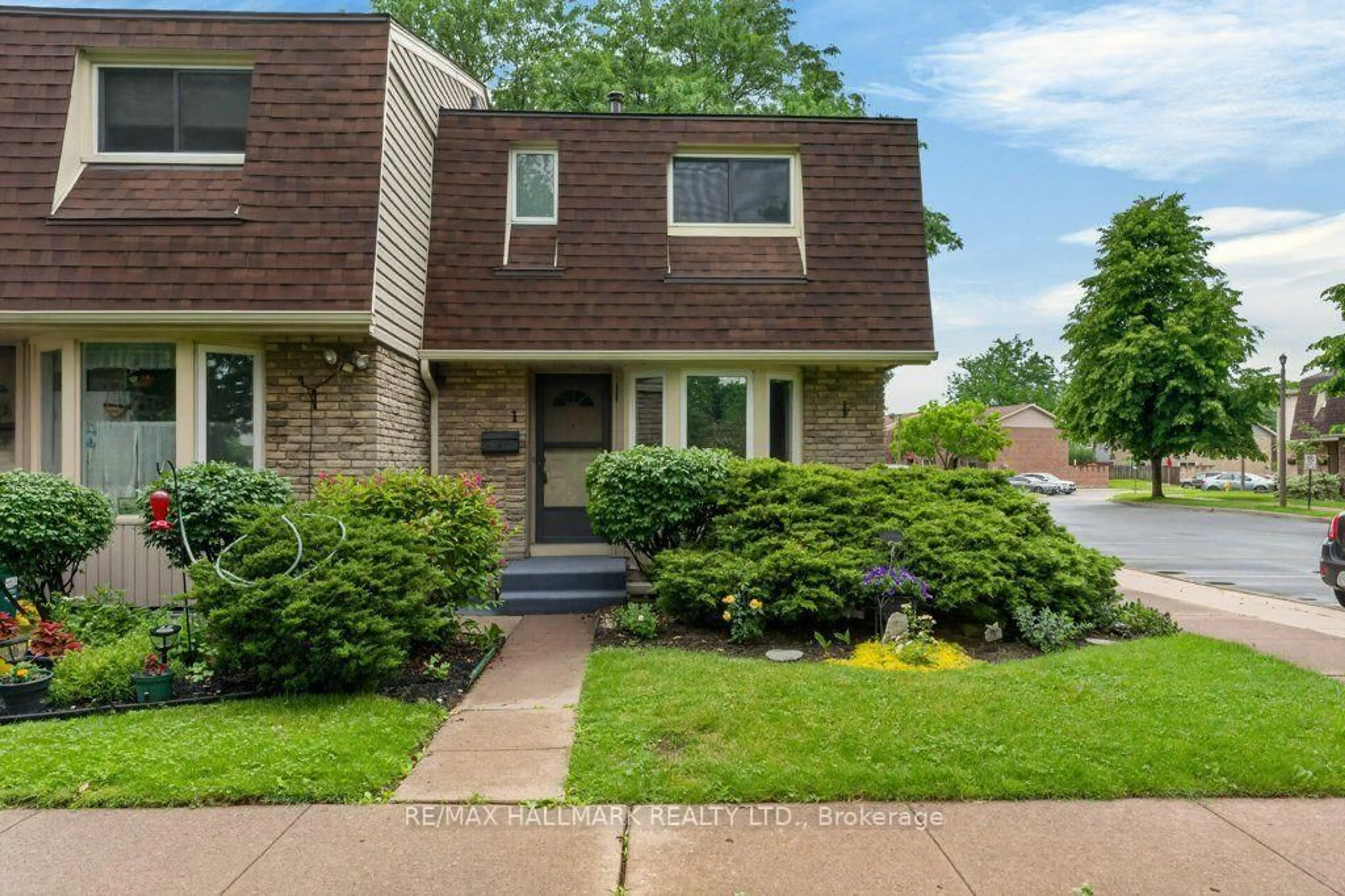 Home with brick exterior material, street for 75 Ventura Dr #1, St. Catharines Ontario L2R 7J7