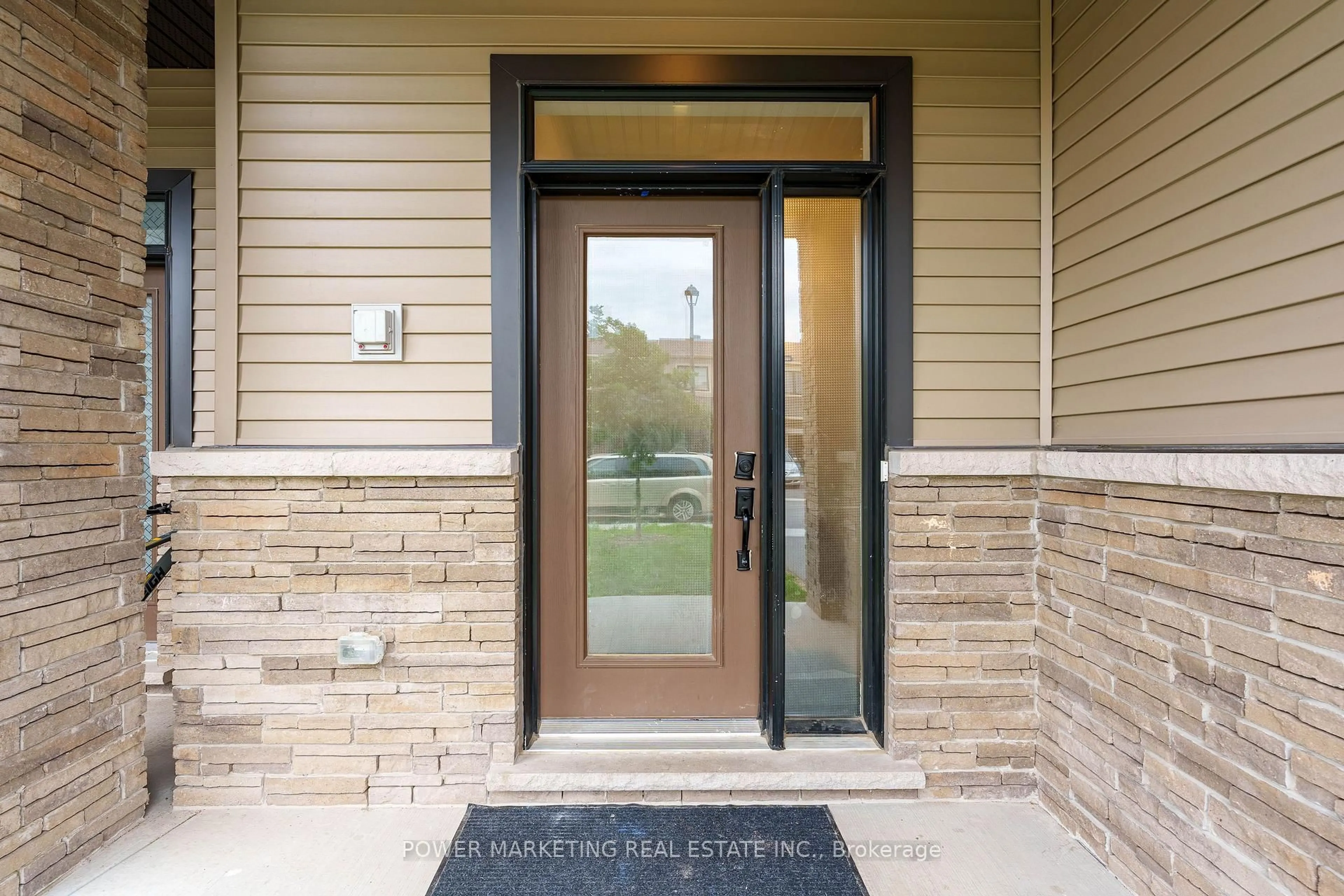 Indoor entryway for 925 Athenry Crt, Ottawa Ontario K2J 7C9
