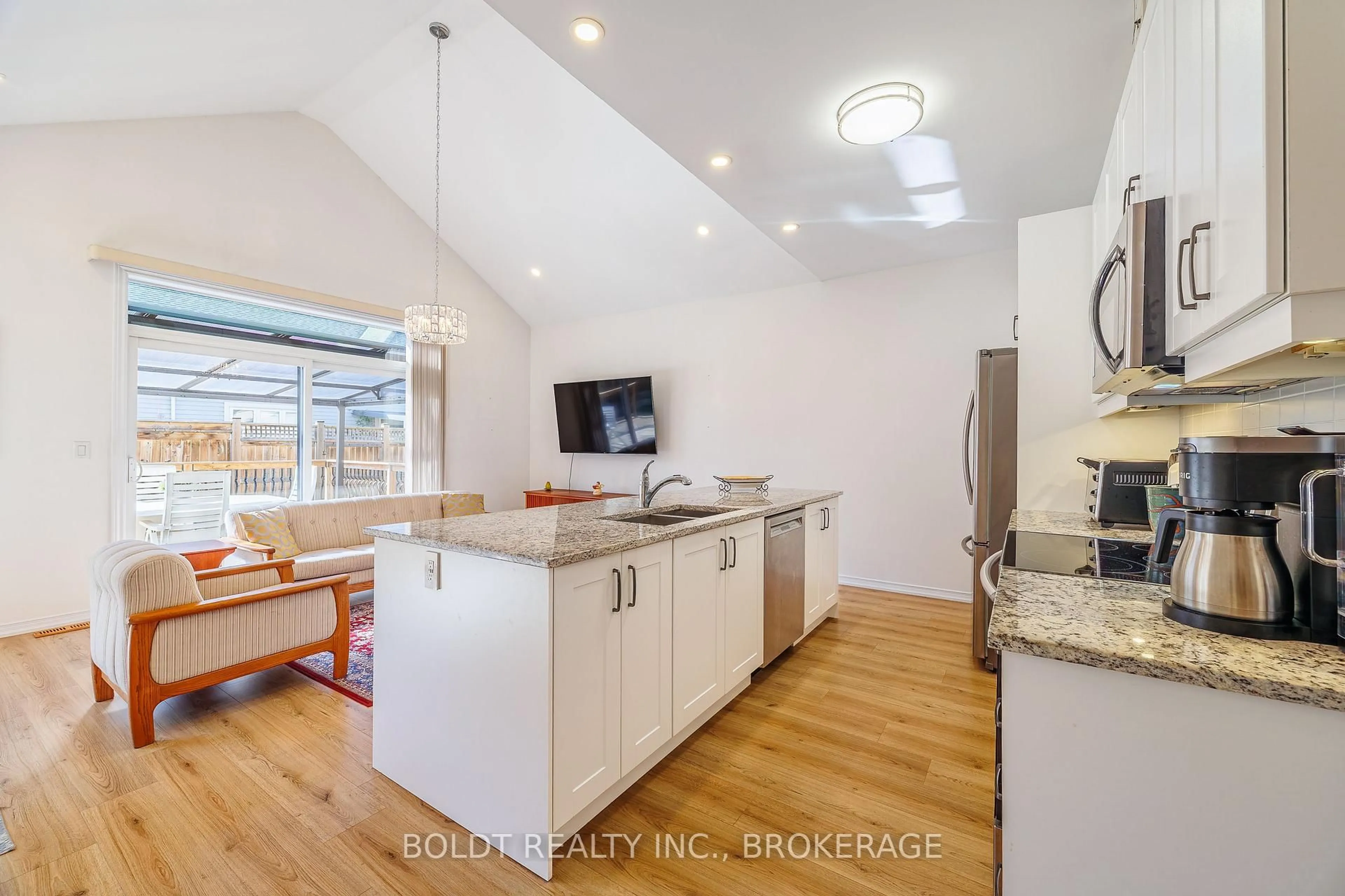 Open concept kitchen, unknown for 35 Cosmopolitan Common, St. Catharines Ontario L2M 0B8
