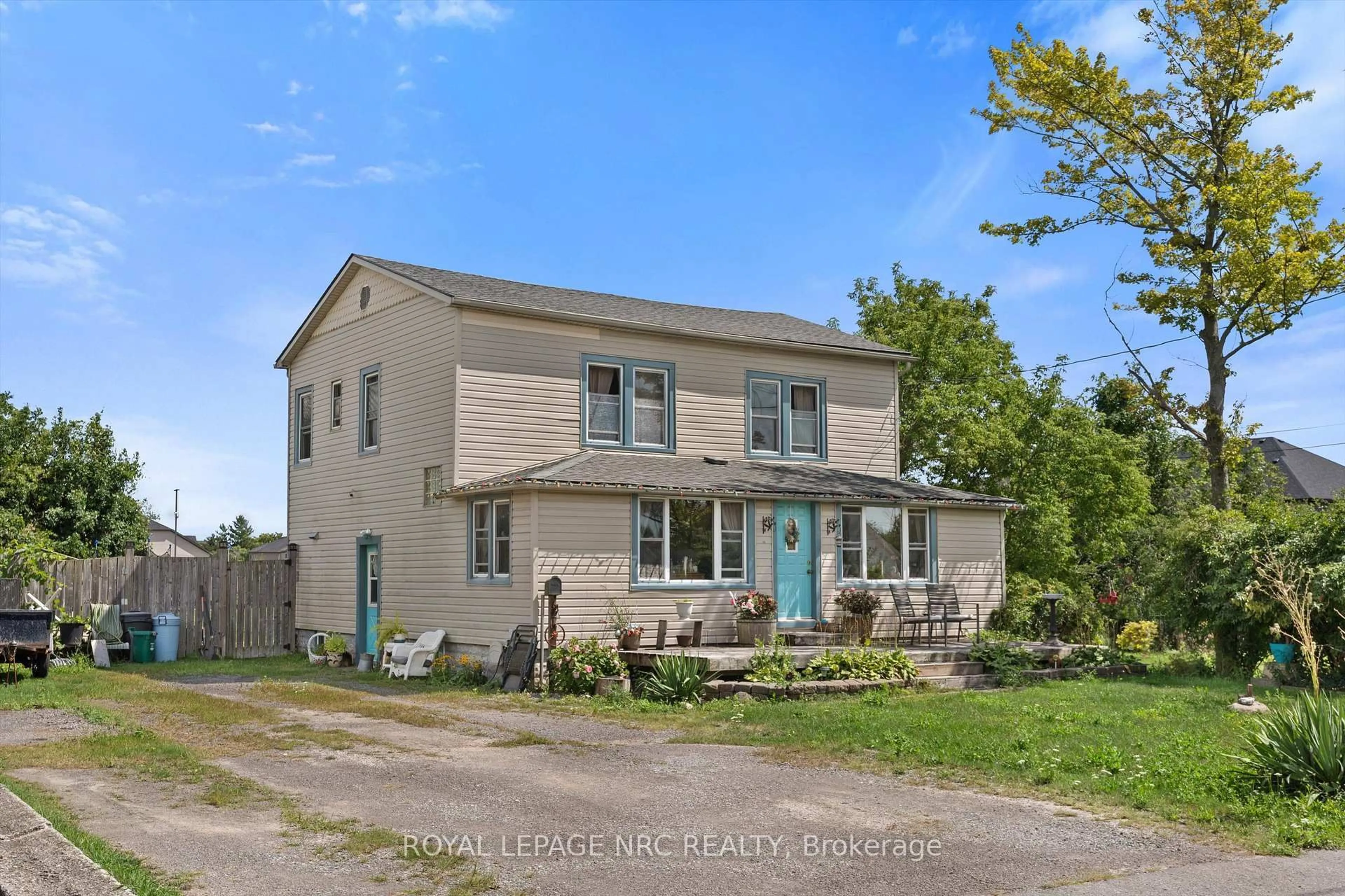A pic from outside/outdoor area/front of a property/back of a property/a pic from drone, street for 1010 ARTHUR St, Fort Erie Ontario L2A 4J2