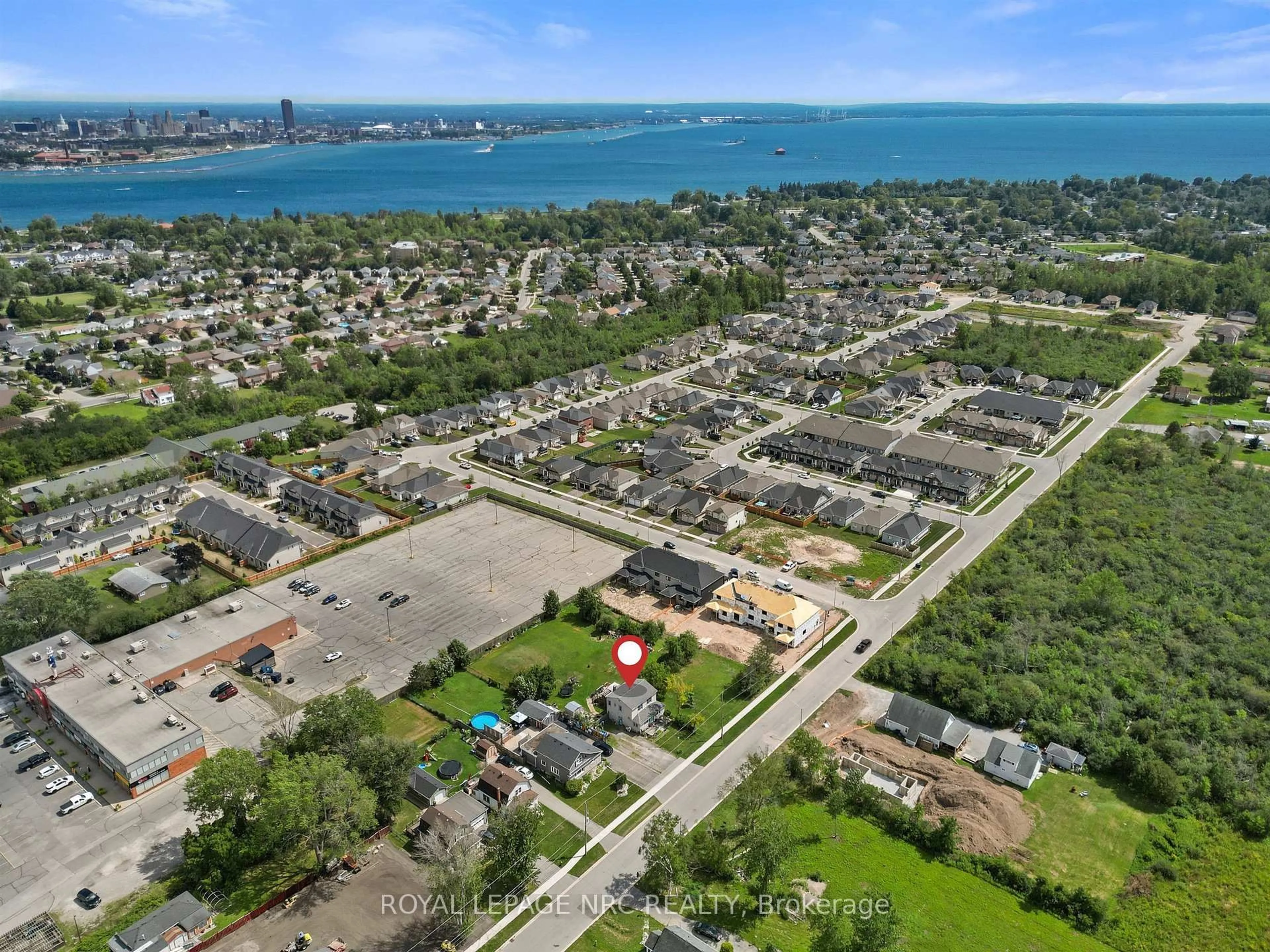 A pic from outside/outdoor area/front of a property/back of a property/a pic from drone, street for 1010 Arthur St, Fort Erie Ontario L2A 4J2