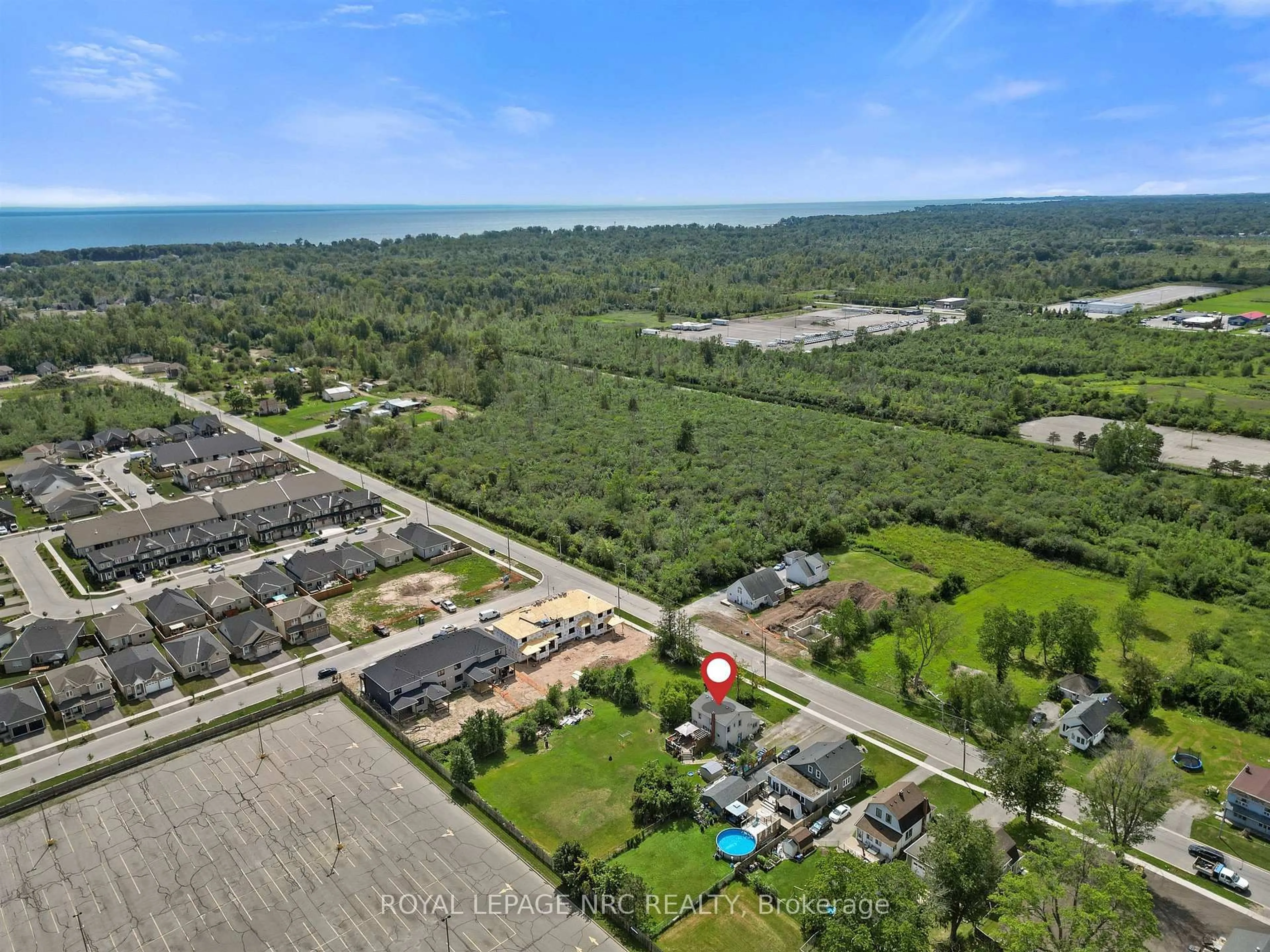 A pic from outside/outdoor area/front of a property/back of a property/a pic from drone, water/lake/river/ocean view for 1010 Arthur St, Fort Erie Ontario L2A 4J2