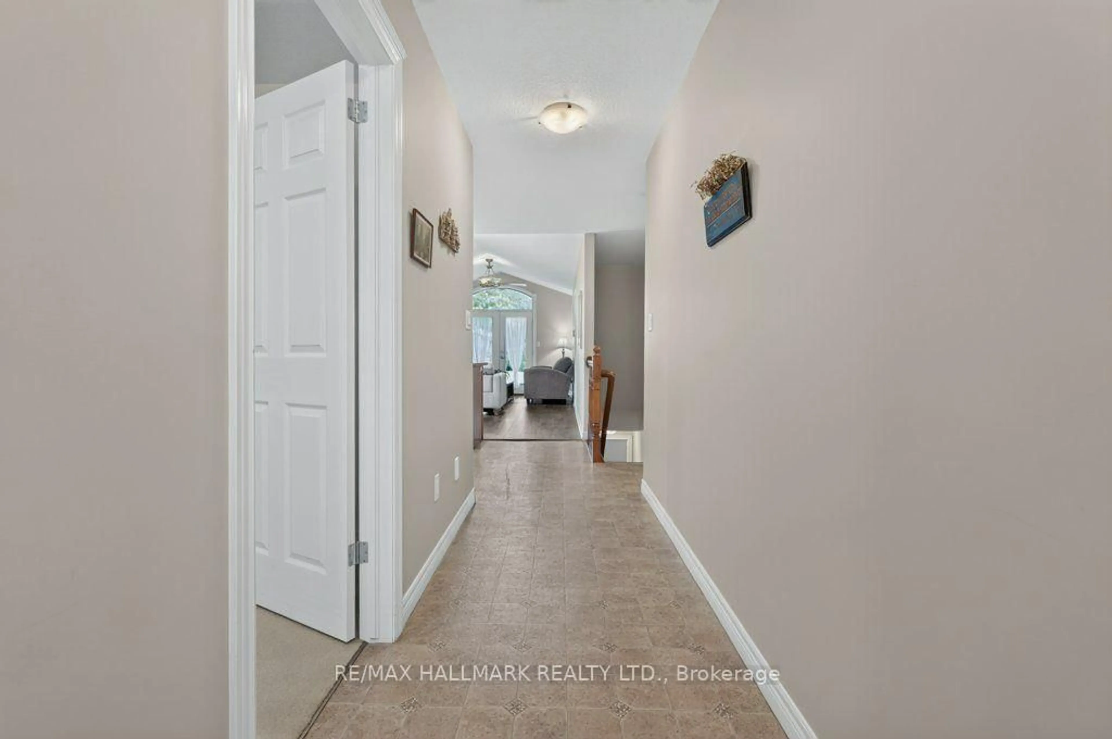 Indoor entryway for 22 Jenny Cres #18, West Lincoln Ontario L0R 2A0