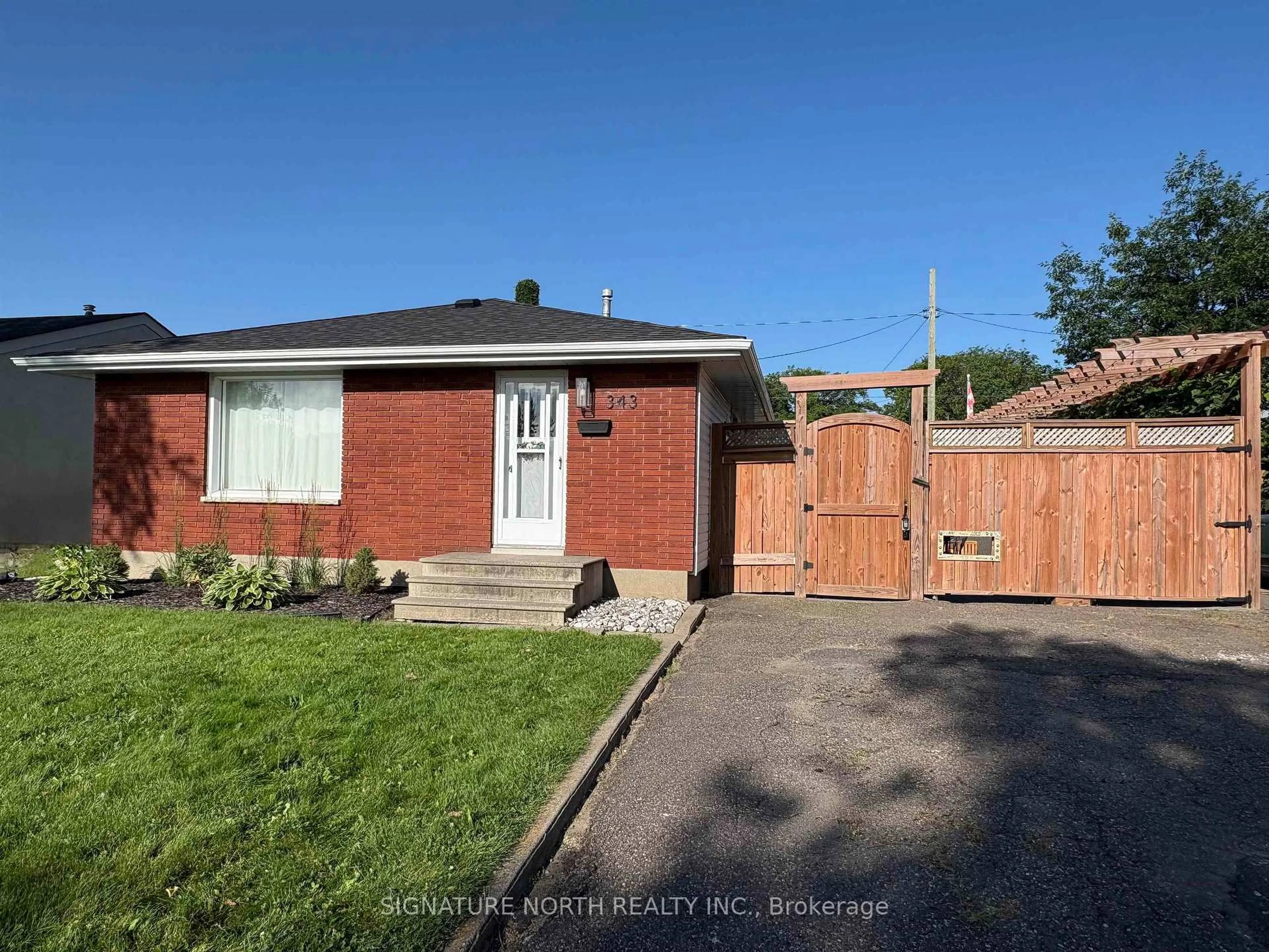 A pic from outside/outdoor area/front of a property/back of a property/a pic from drone, street for 343 Sillesdale Cres, Thunder Bay Ontario P7C 1S9
