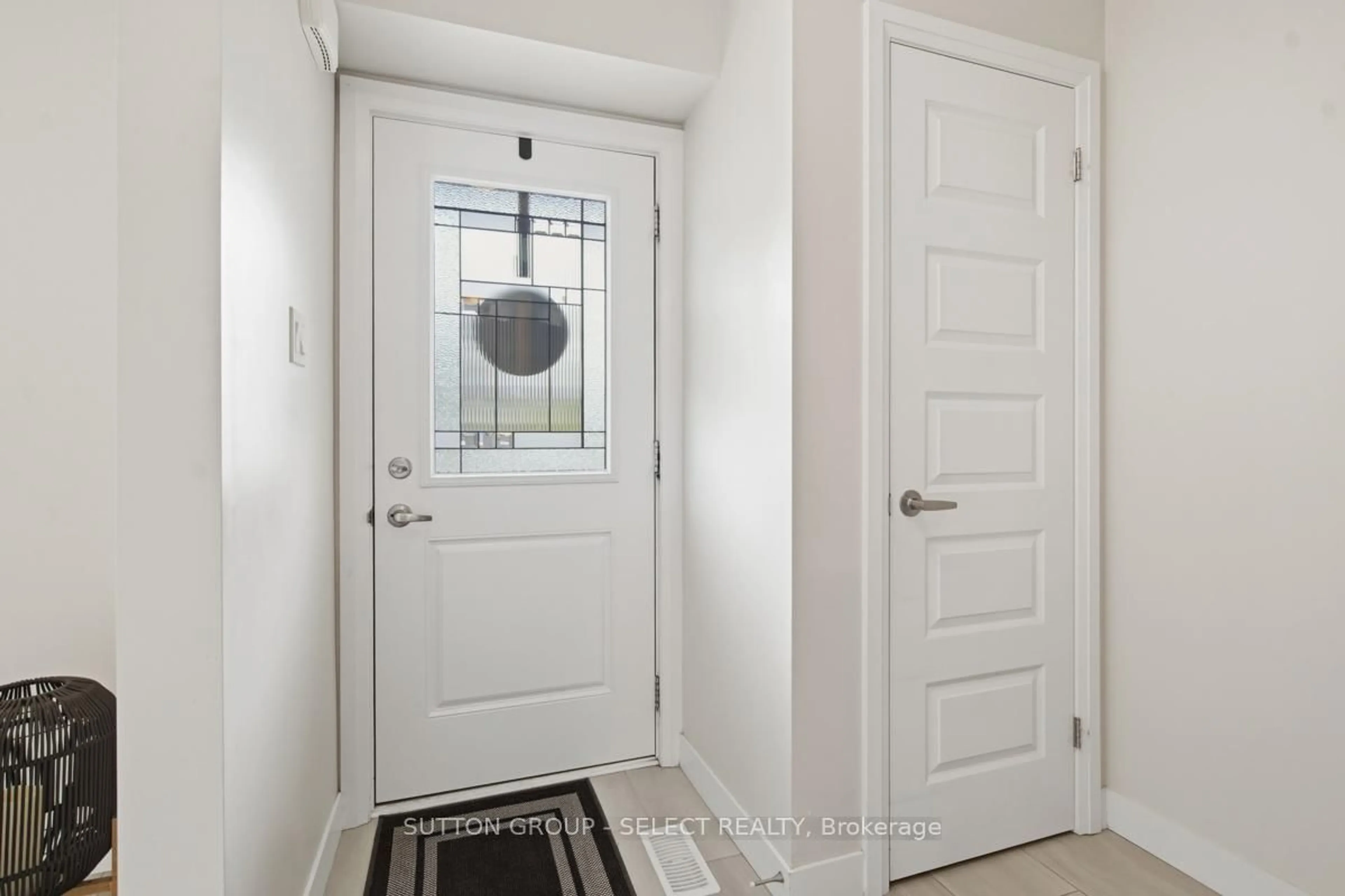 Indoor entryway for 1110 Meadowlark Rdge #21, London South Ontario N6M 0H4
