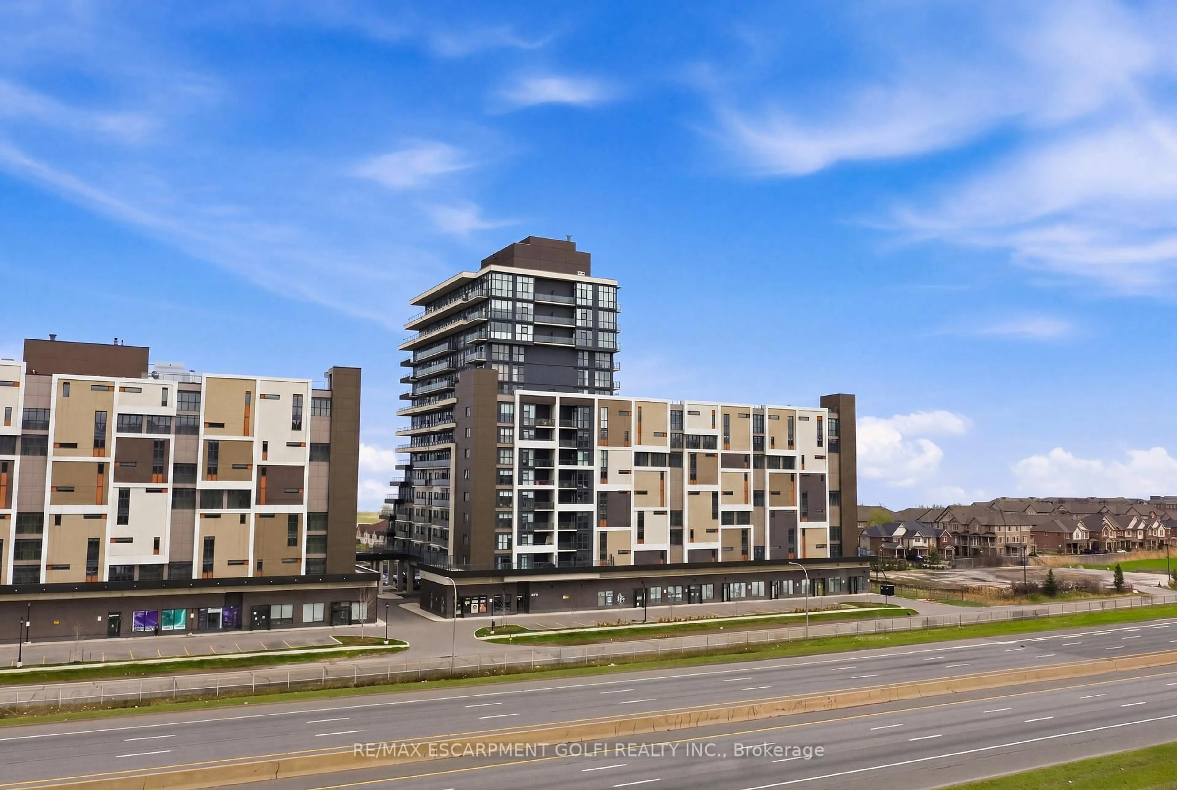 Blurry image for 550 NORTH SERVICE Rd #1504, Grimsby Ontario L3M 0H9