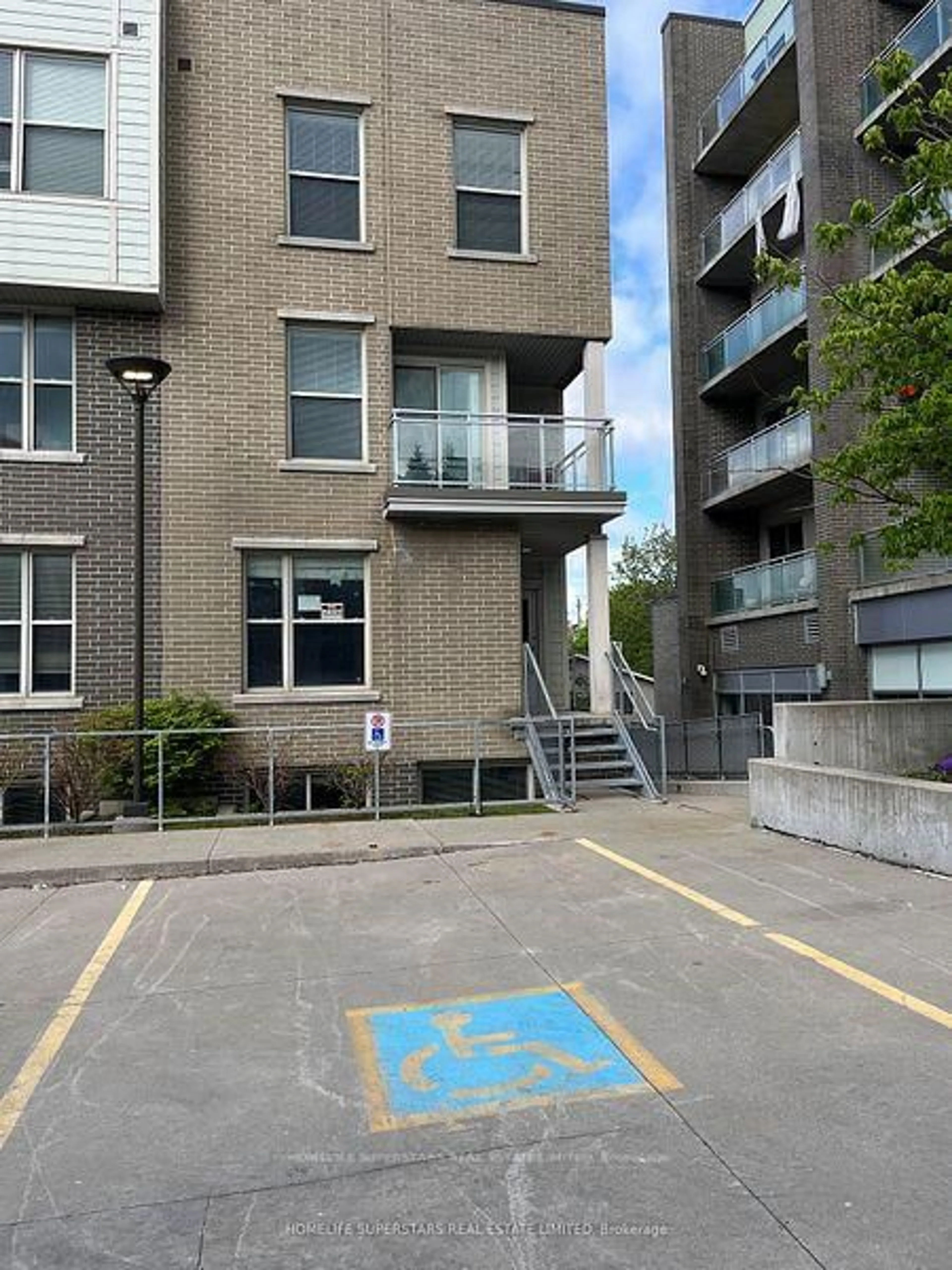 A pic from outside/outdoor area/front of a property/back of a property/a pic from drone, street for 62 Balsam St #T101, Waterloo Ontario N2L 3H2
