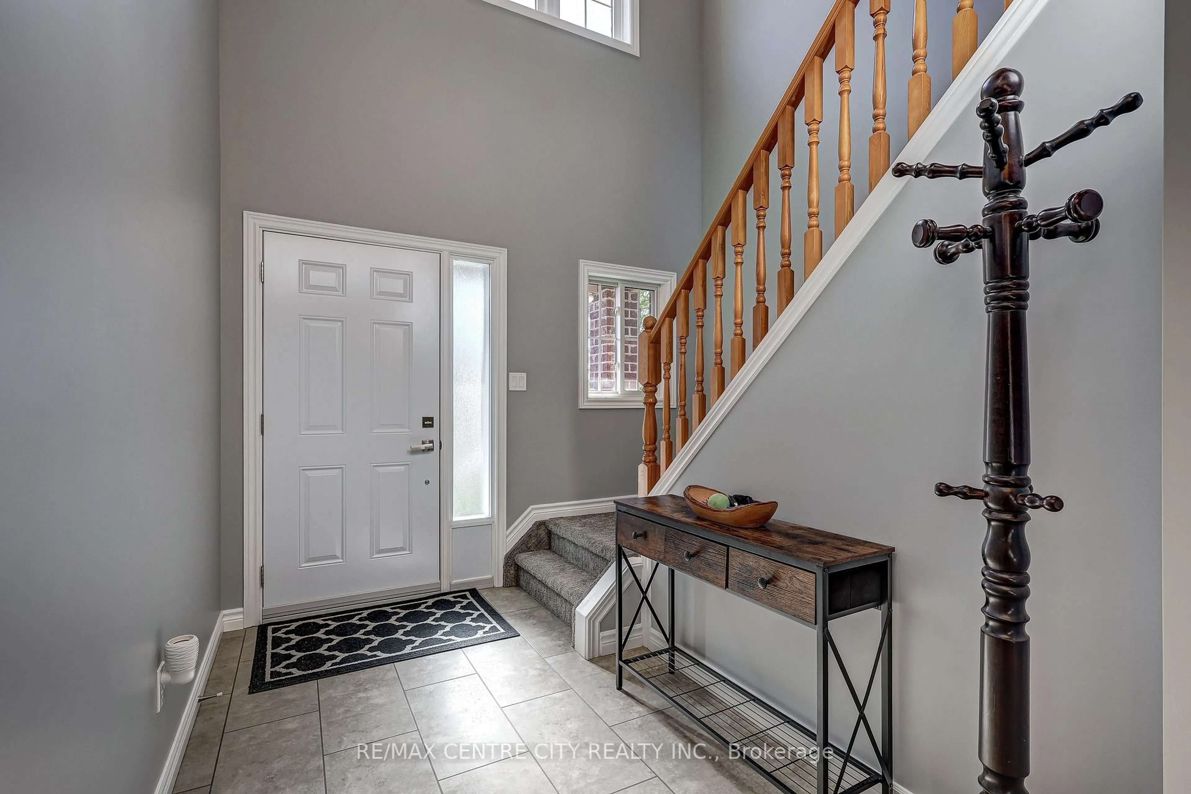 Indoor entryway for 42134 Mcbain Line, Central Elgin Ontario N5P 4R1
