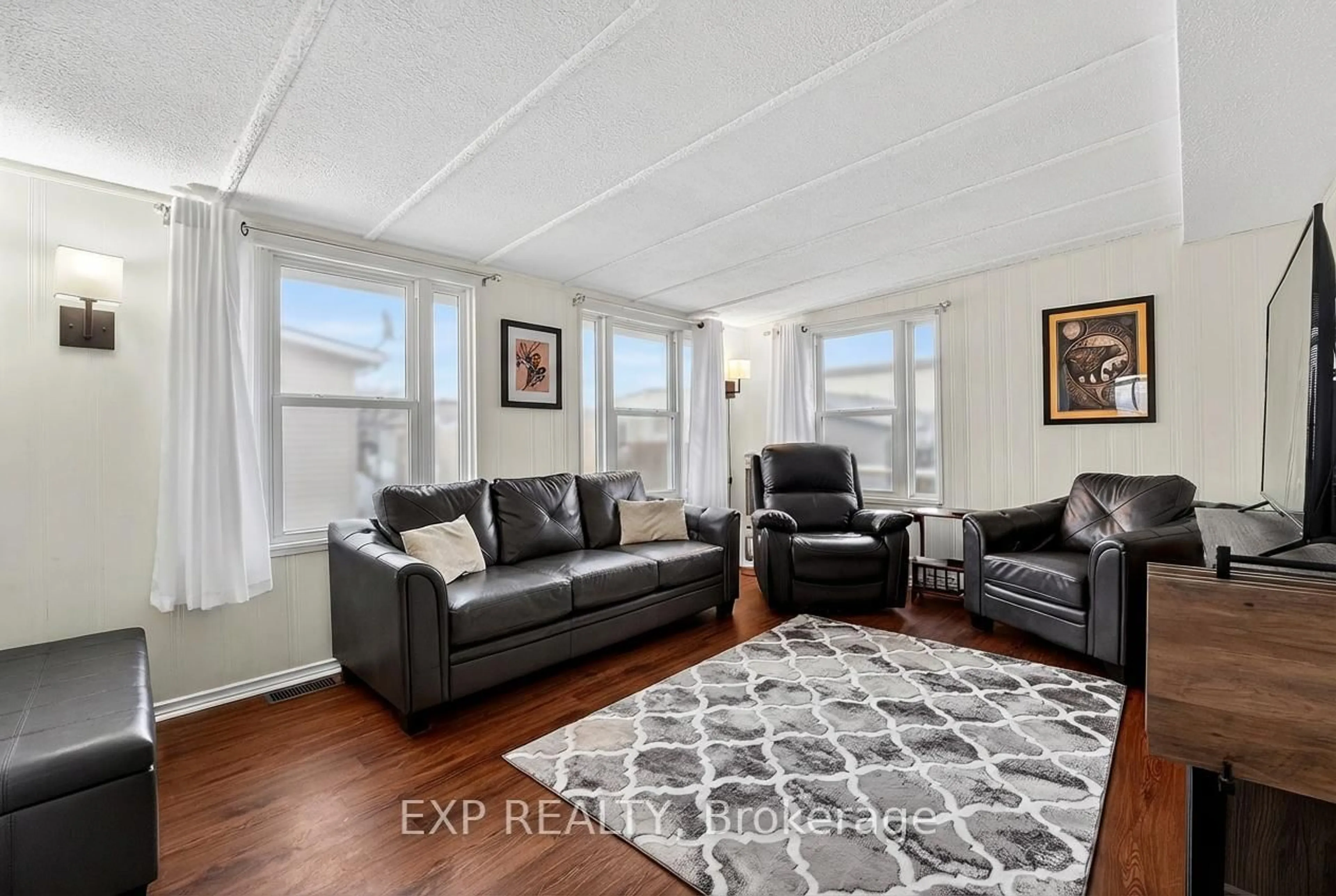 Living room with furniture, unknown for 3033 Townline Rd #308, Fort Erie Ontario L0S 1S1