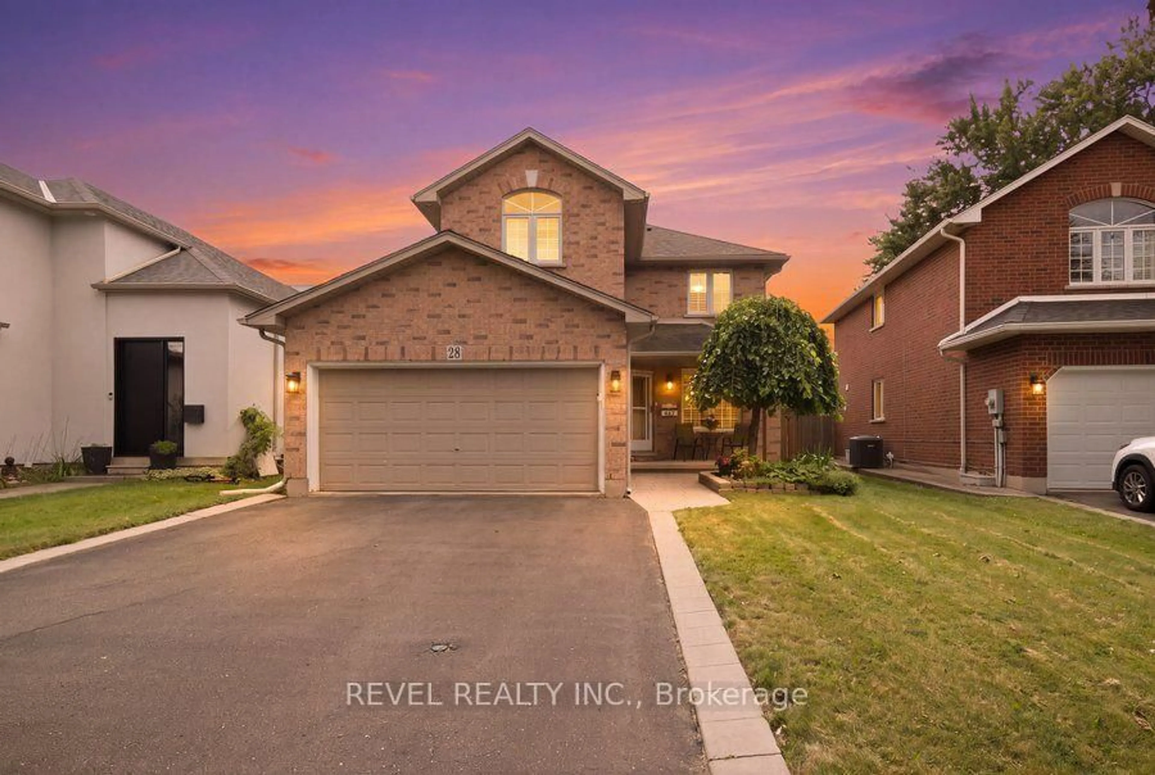 Unknown for 28 Lake St, Grimsby Ontario L3M 2G7