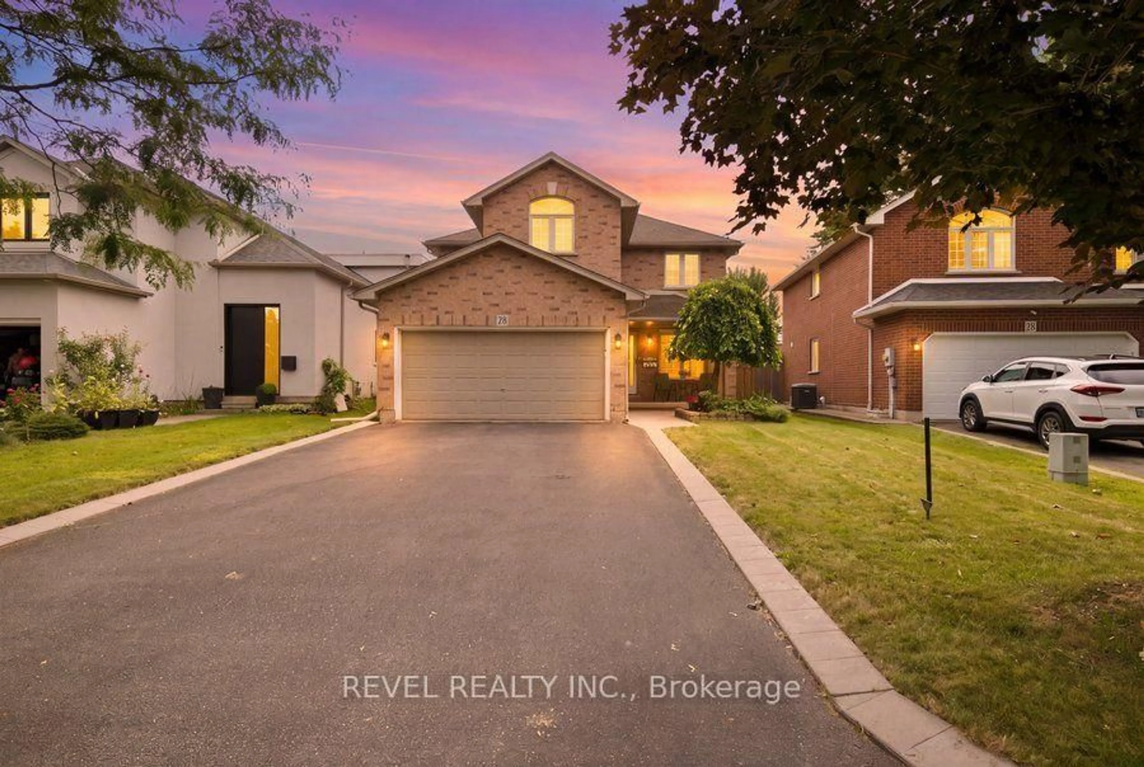 Unknown for 28 Lake St, Grimsby Ontario L3M 2G7